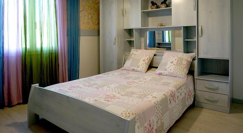 Double Room with Air Conditioning and Garden Views - Photo 3