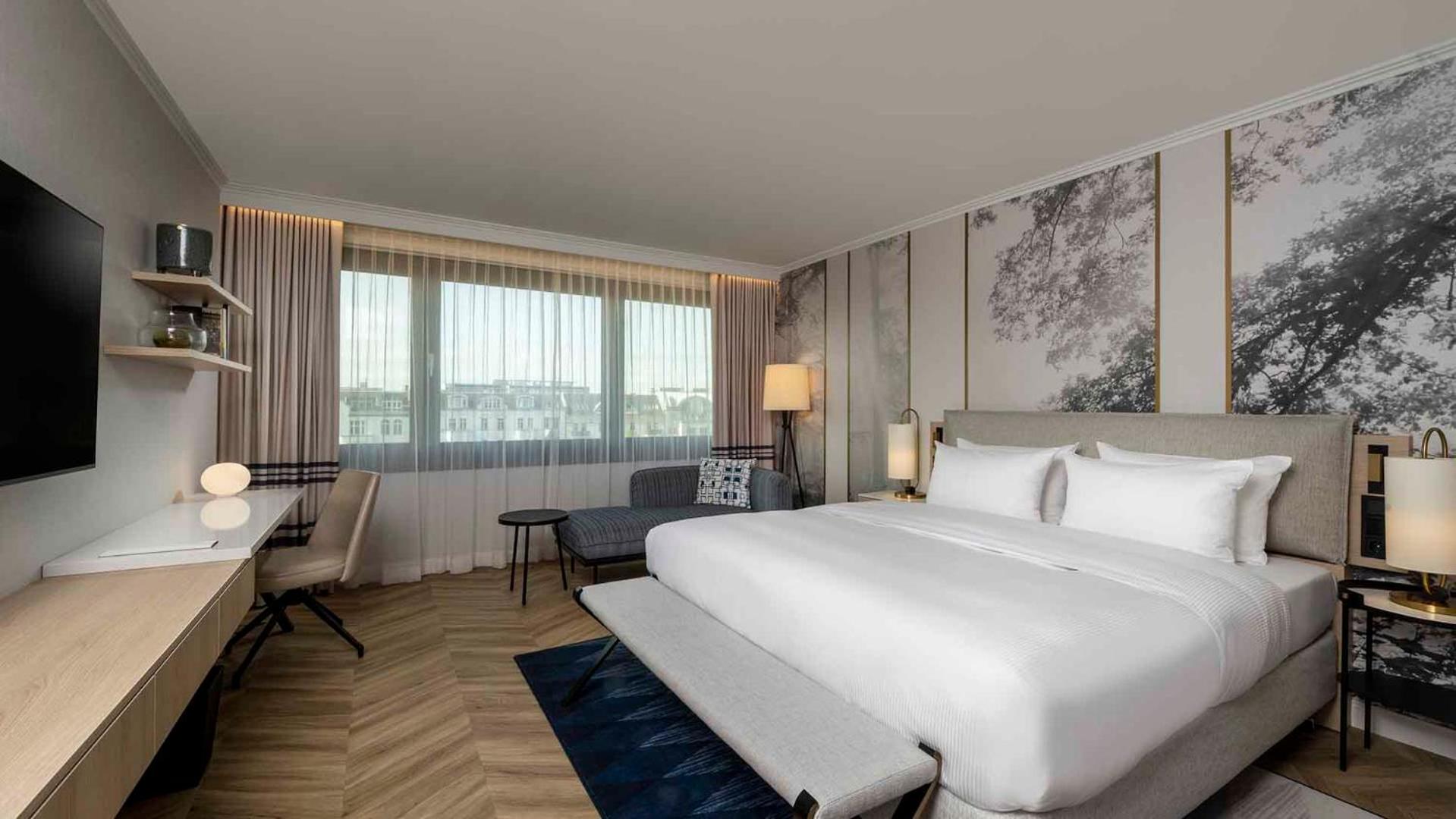 Executive King Room - Lounge Access thumbnail 5