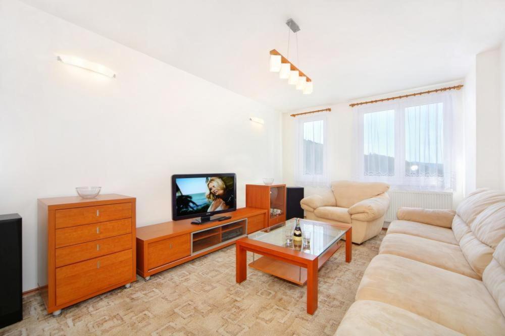 Apartment with Balcony photo 3