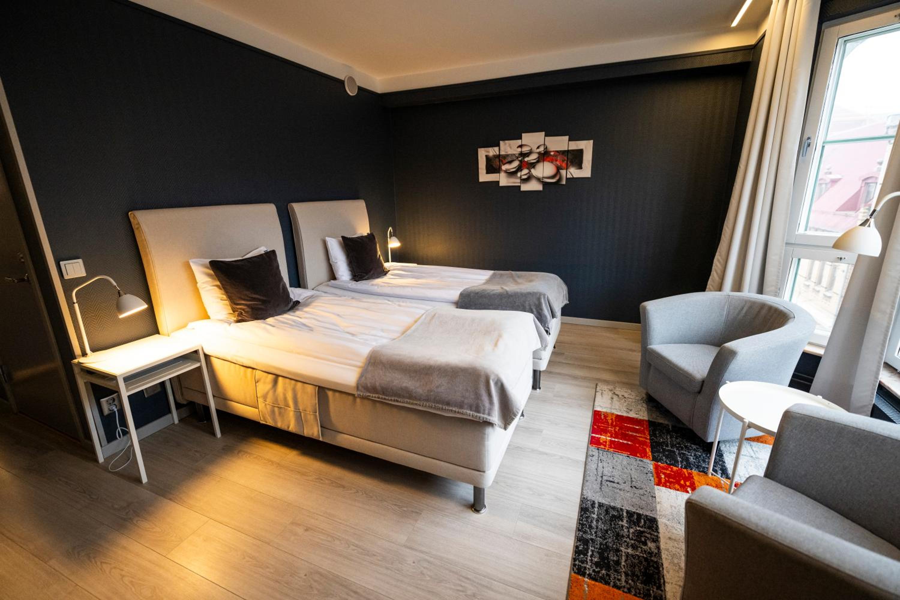 Twin Room with City View - Photo 1