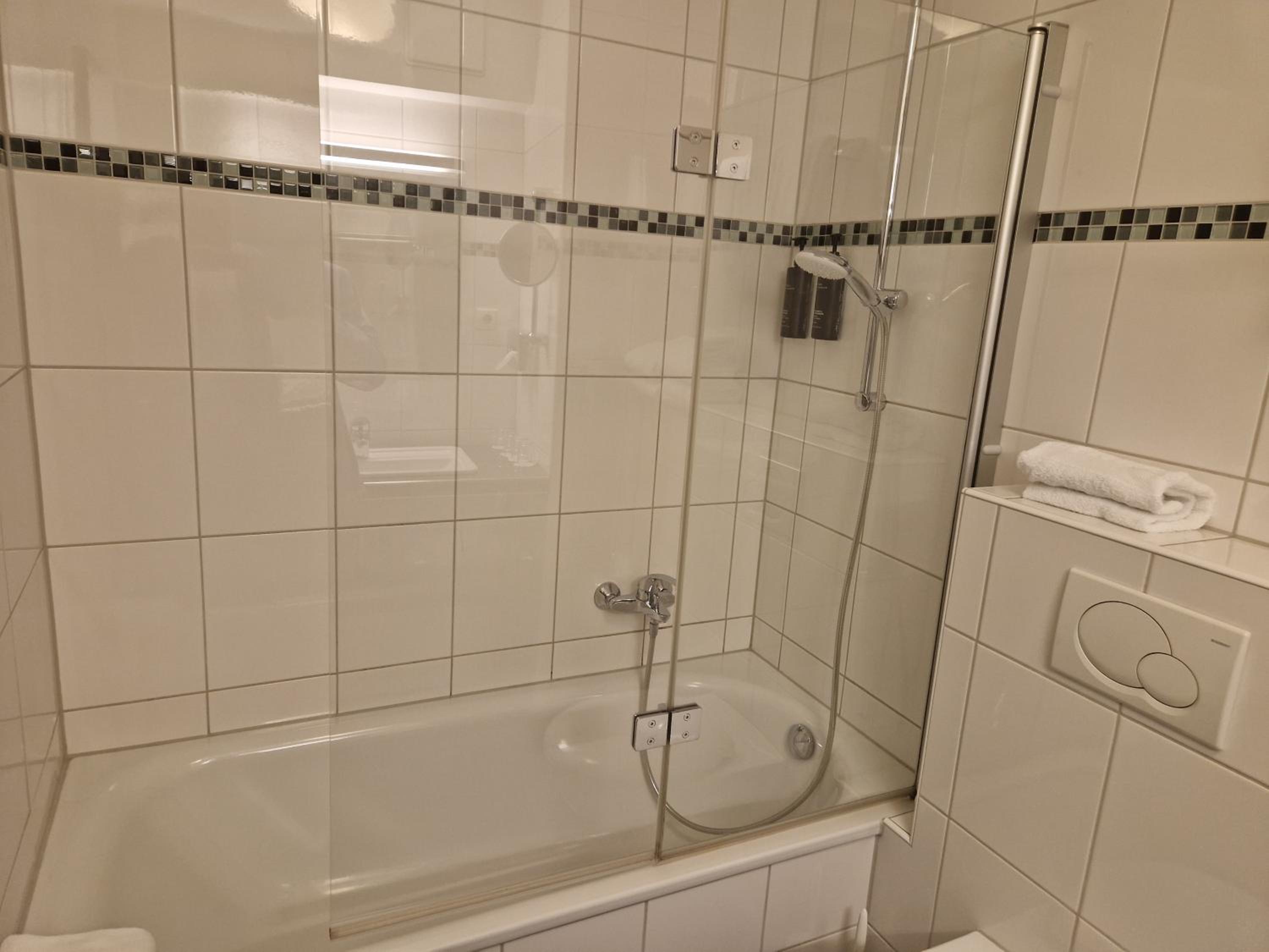 One-Bedroom Twin Suite with Lounge Access