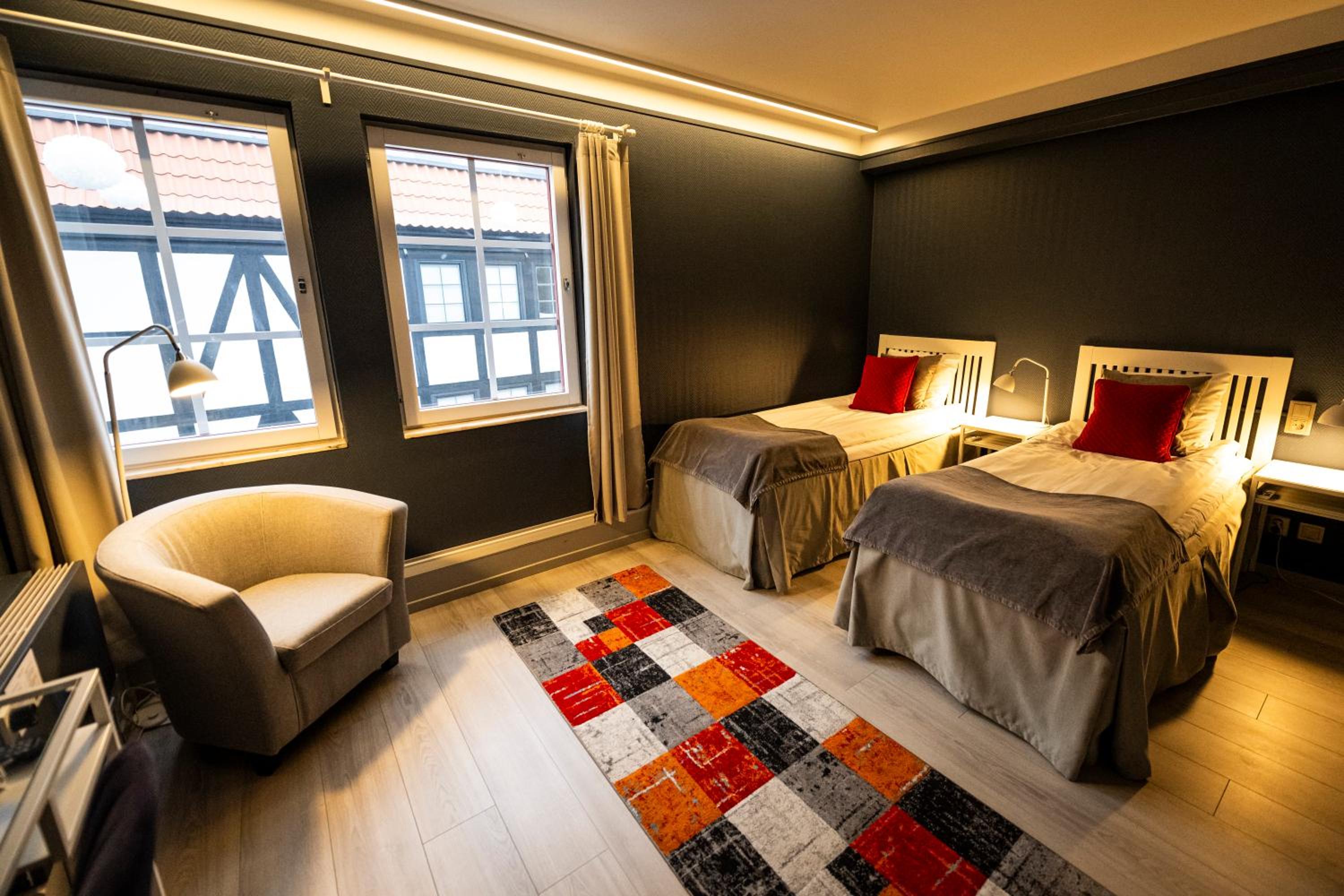 Twin Room with Garden View - Photo 3
