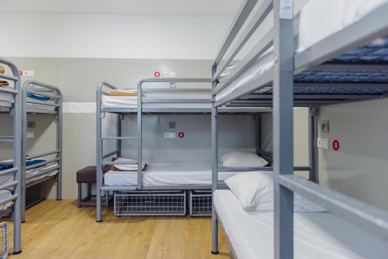 6-Bed Mixed Dormitory Room photo 3