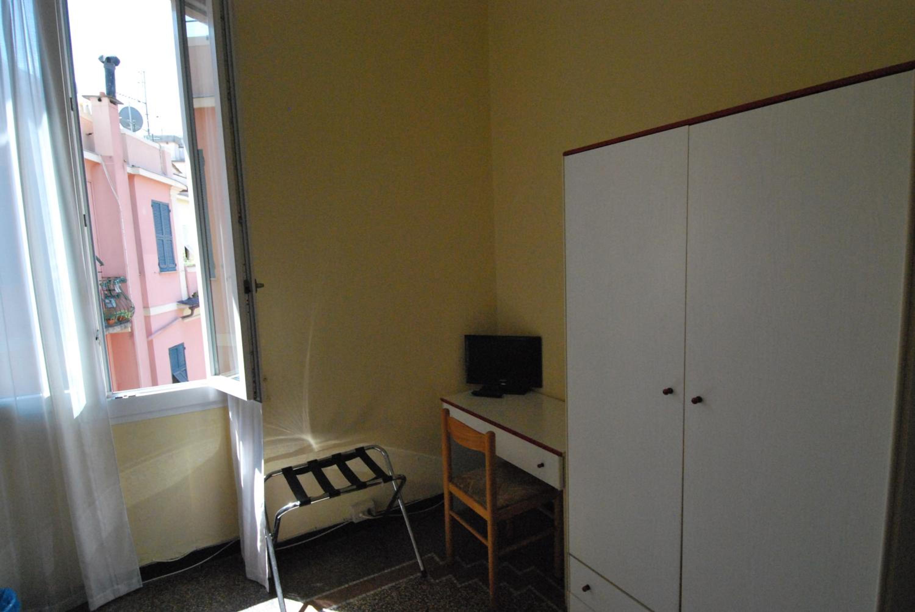 Single Room with Shared Bathroom