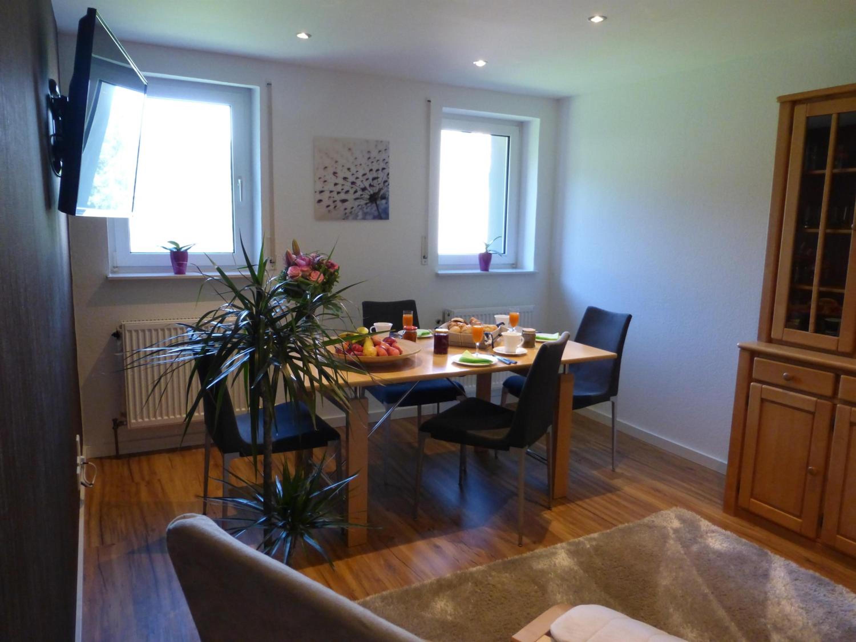 Three-Bedroom Apartment with Bathroom photo 1
