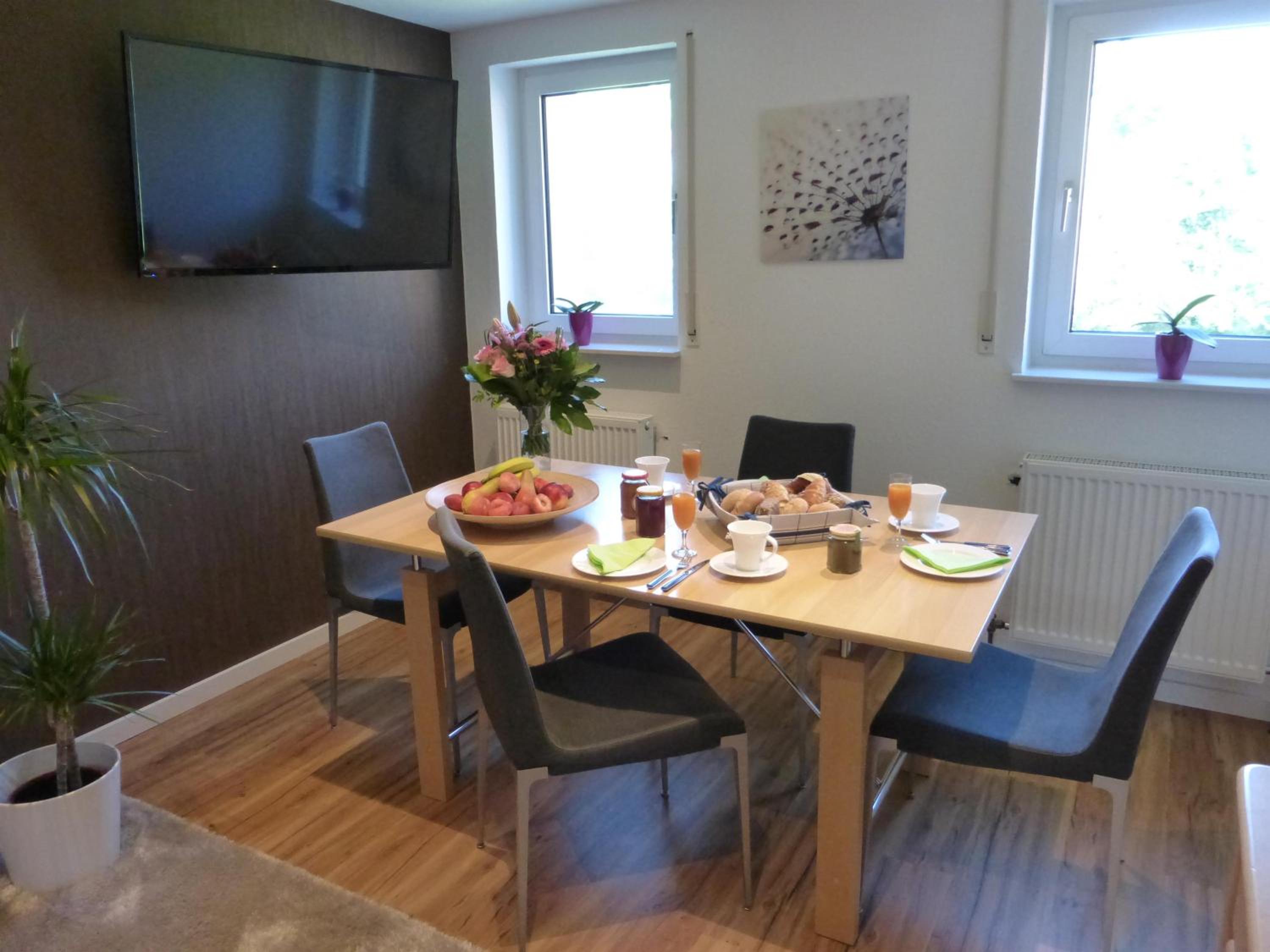Three-Bedroom Apartment with Bathroom photo 2