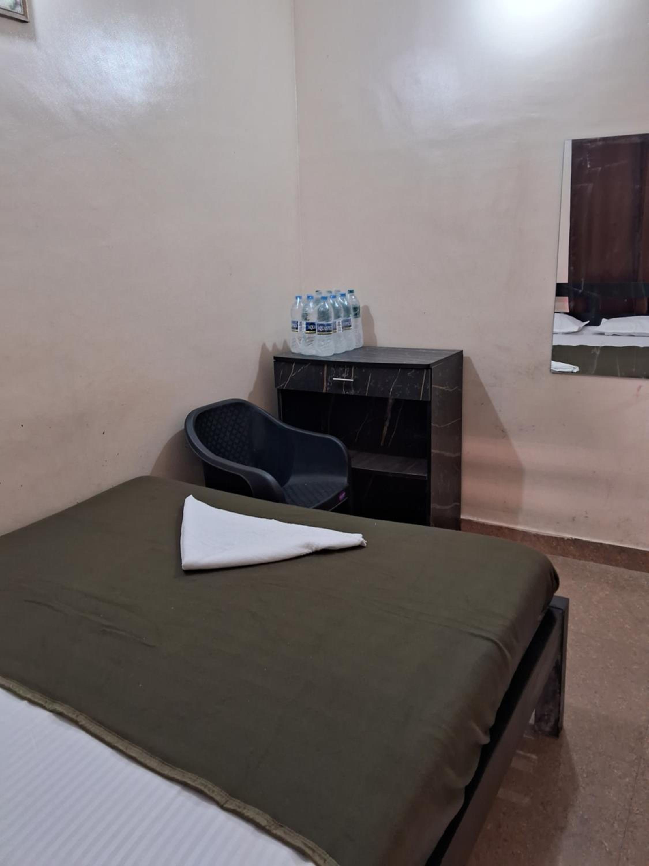 Budget Double Room photo 3
