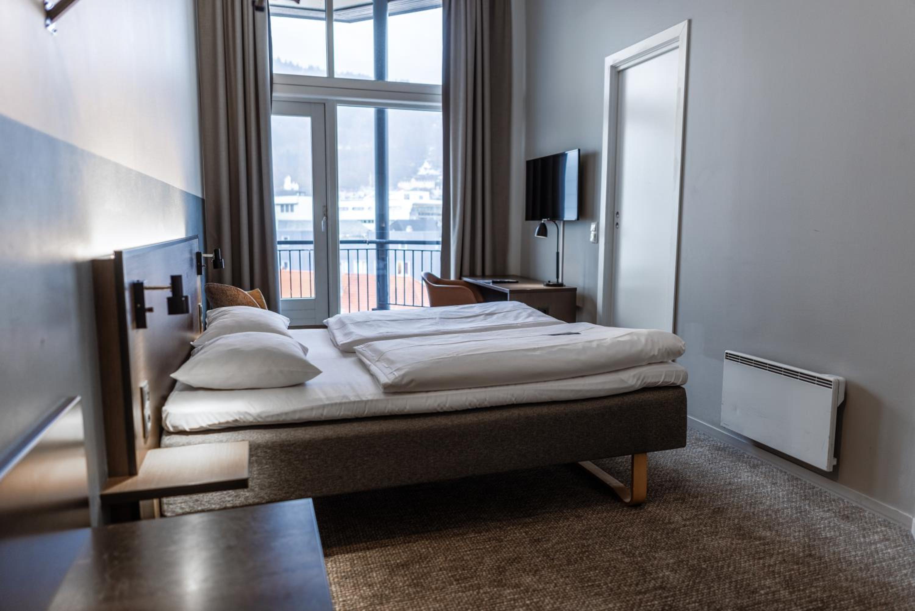 Queen Room with Balcony - Photo 1