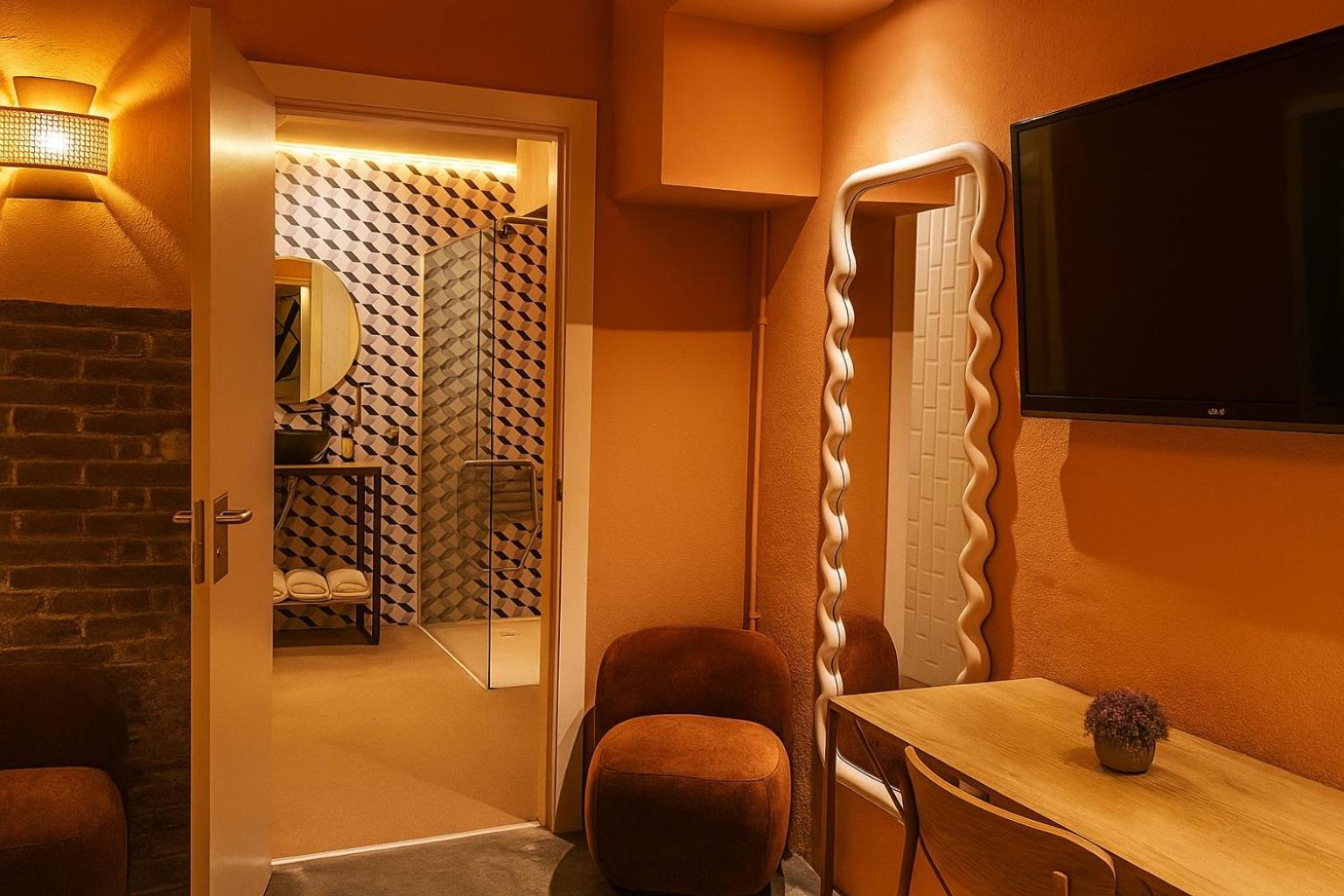 Triple Room with Private Bathroom photo 3
