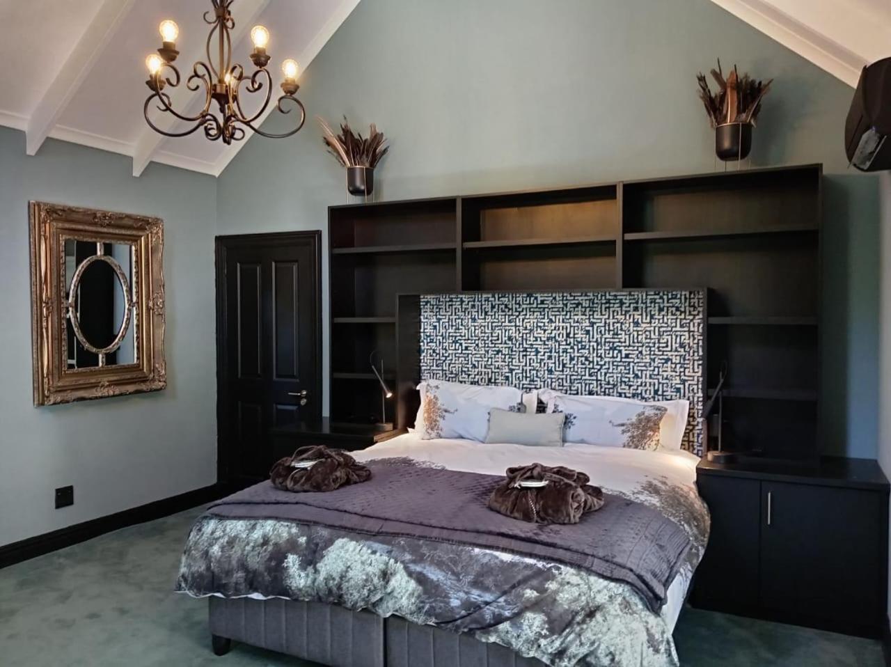Premier King Room photo 1
