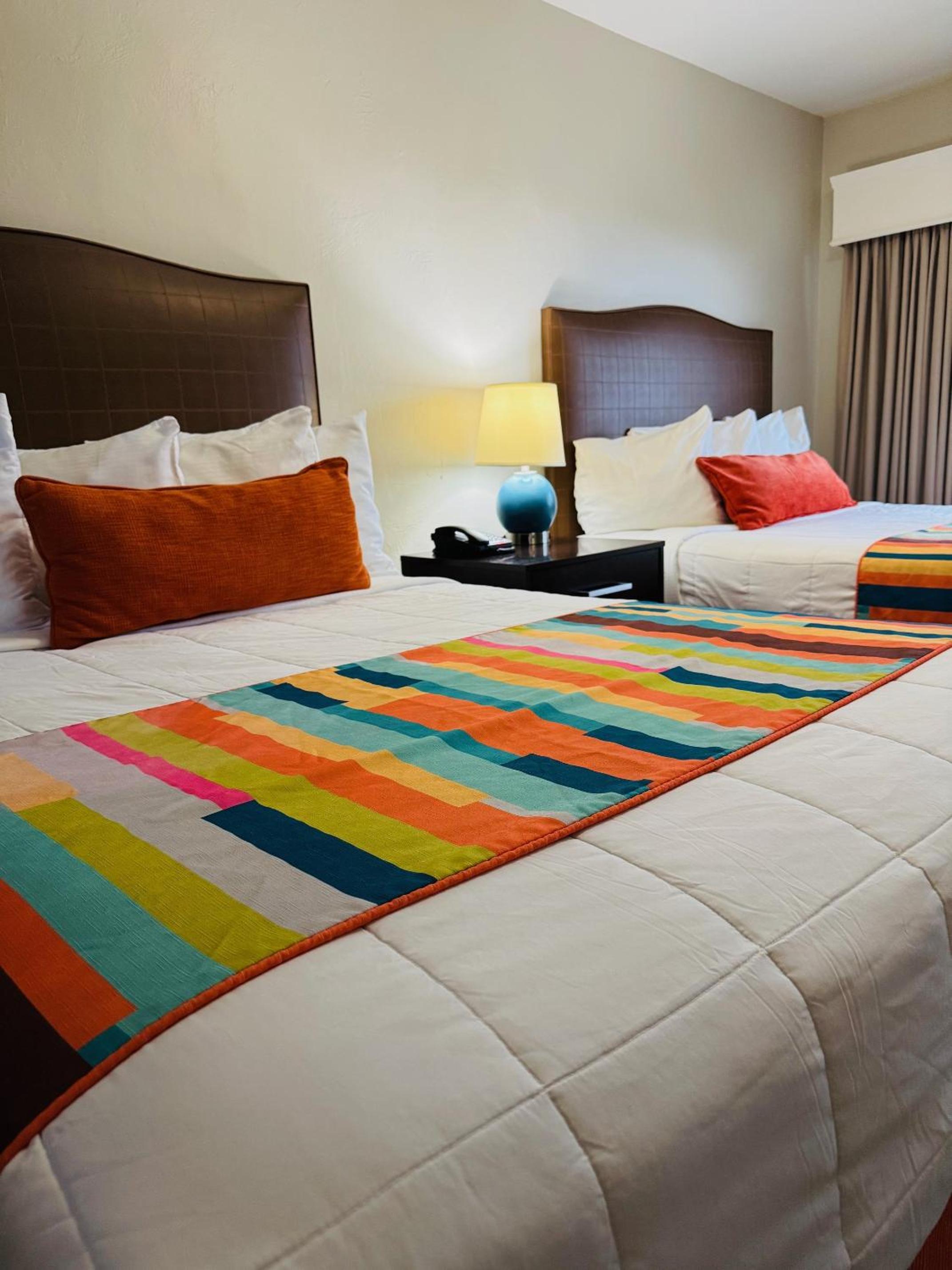 Deluxe Queen Suite