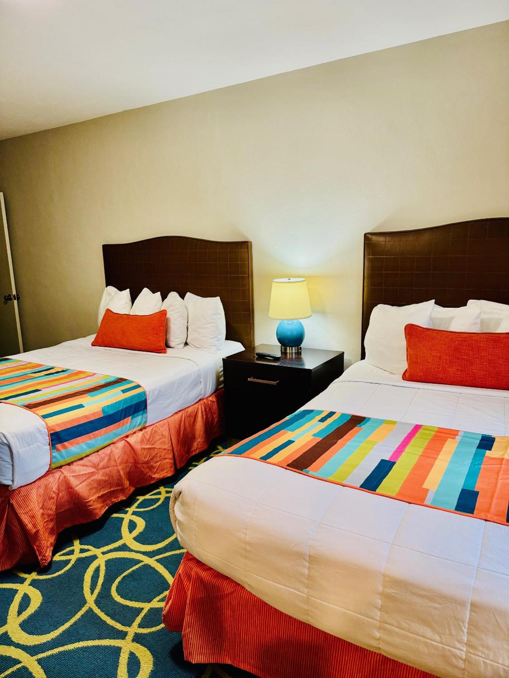 Deluxe Queen Suite