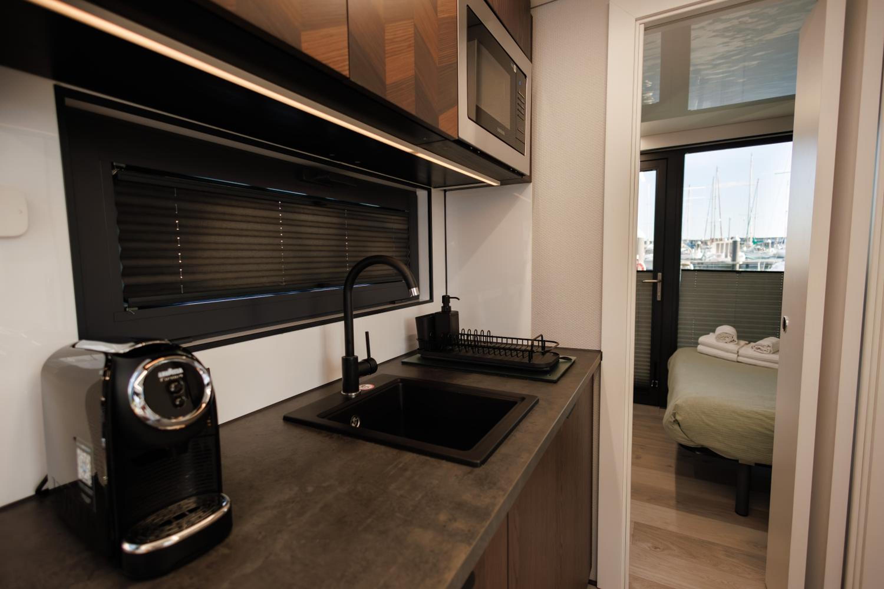 One Cabin Boat - Photo 29