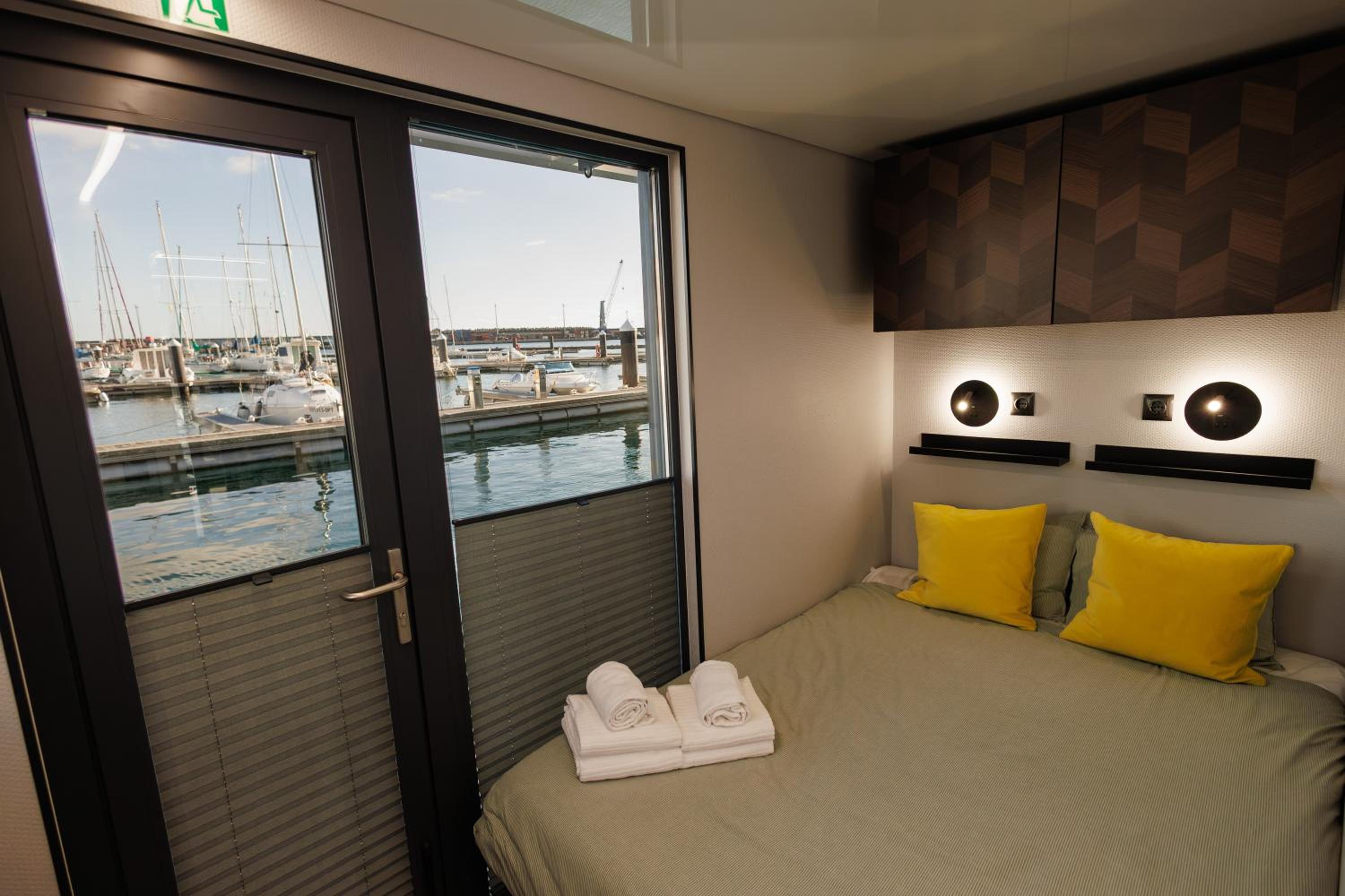 One Cabin Boat - Photo 12