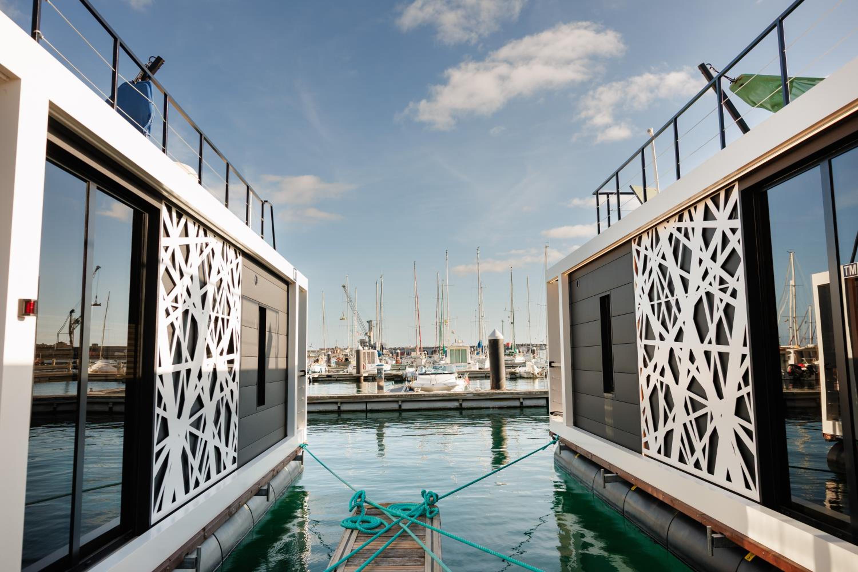 One Cabin Boat - Photo 3