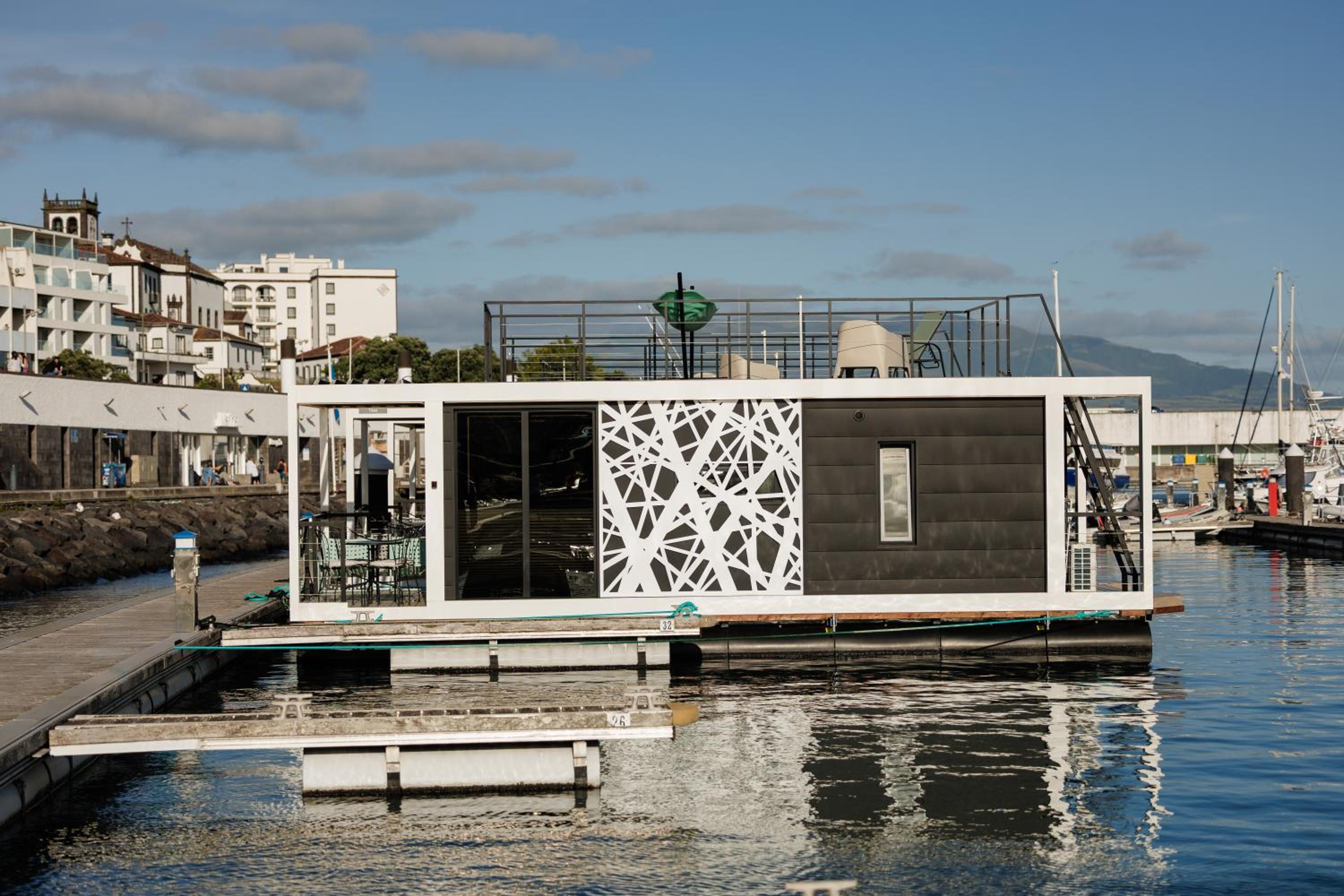 One Cabin Boat - Photo 15