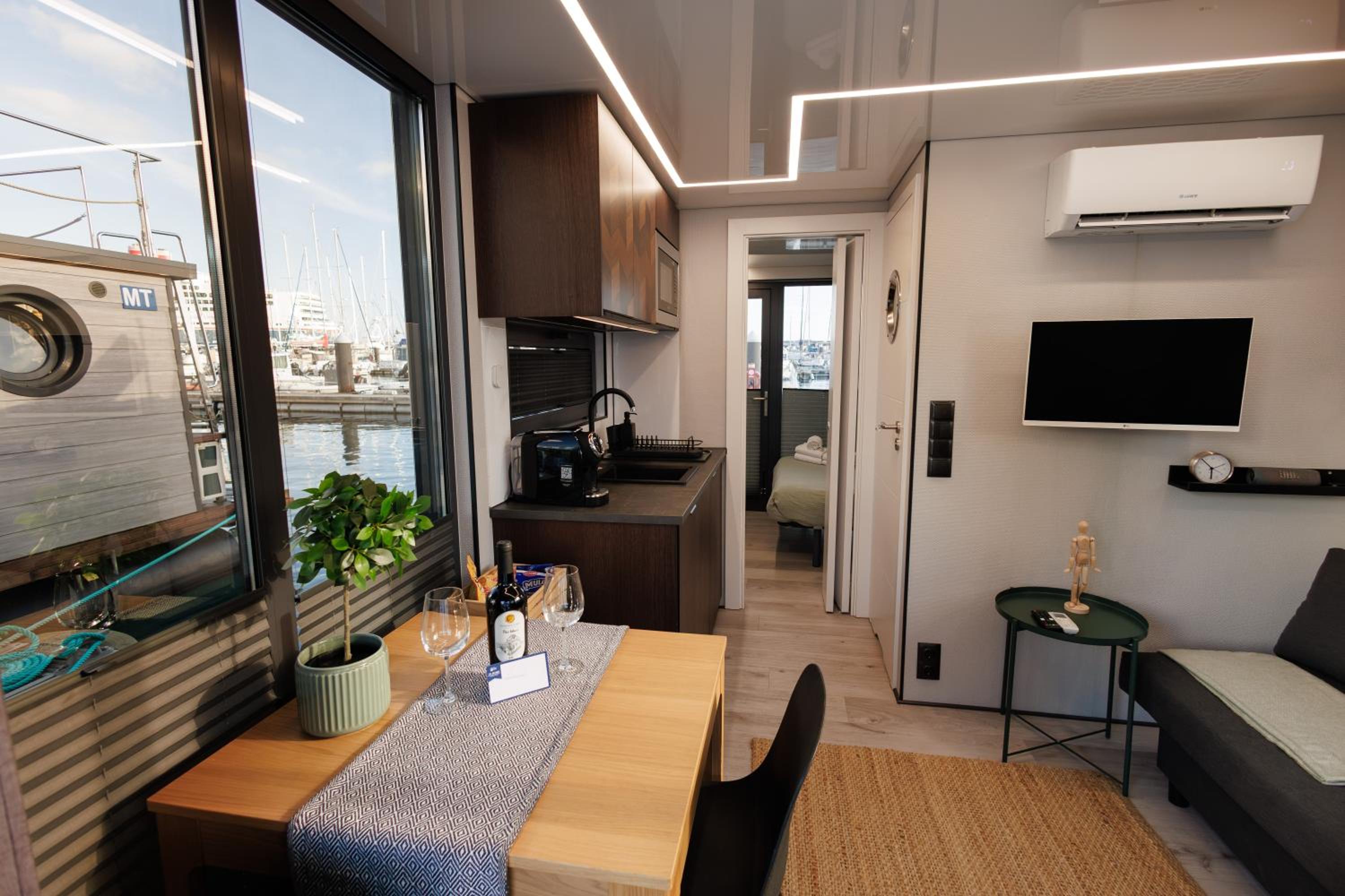 One Cabin Boat - Photo 19