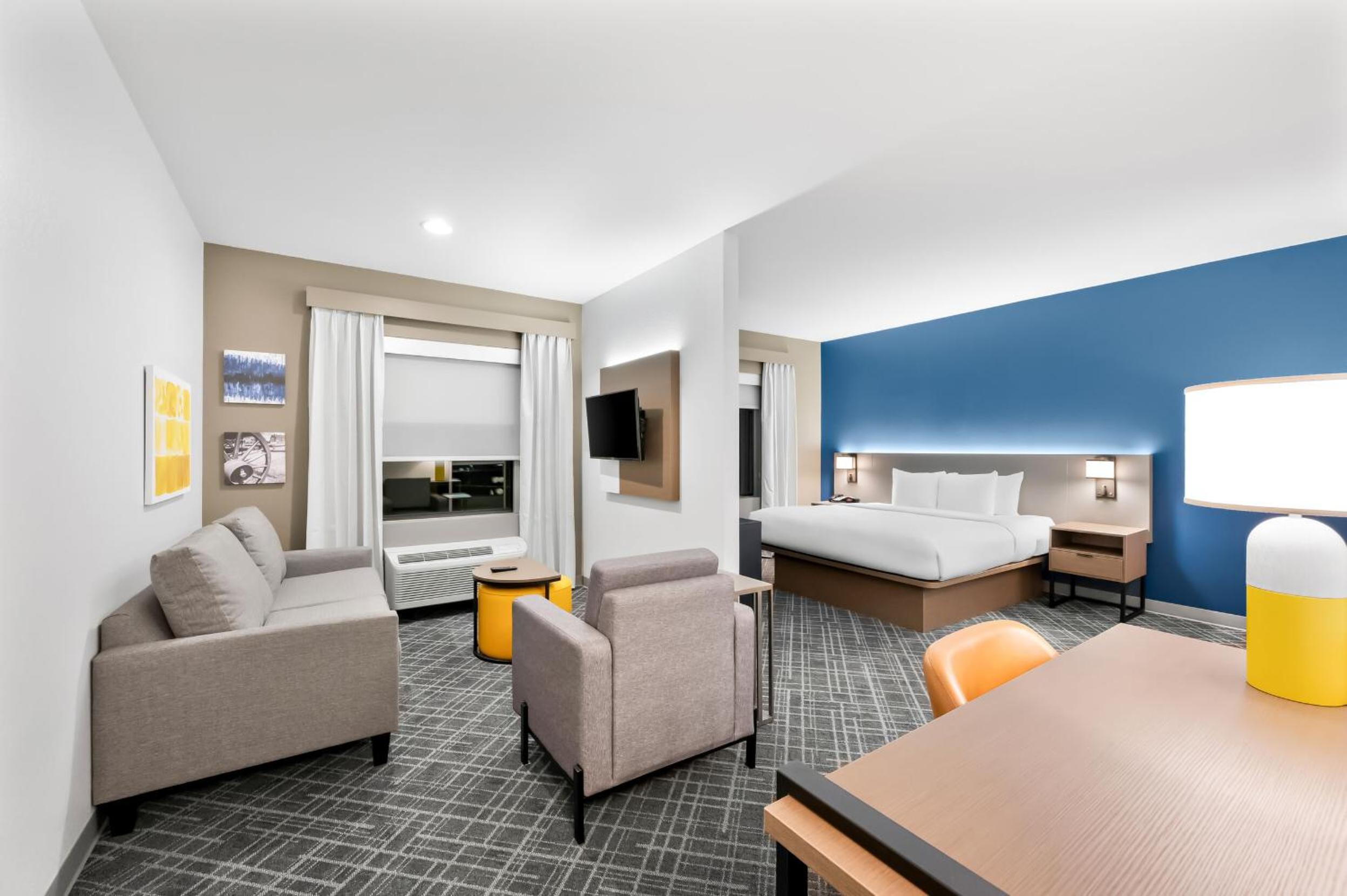 Family King Suite - Non-Smoking