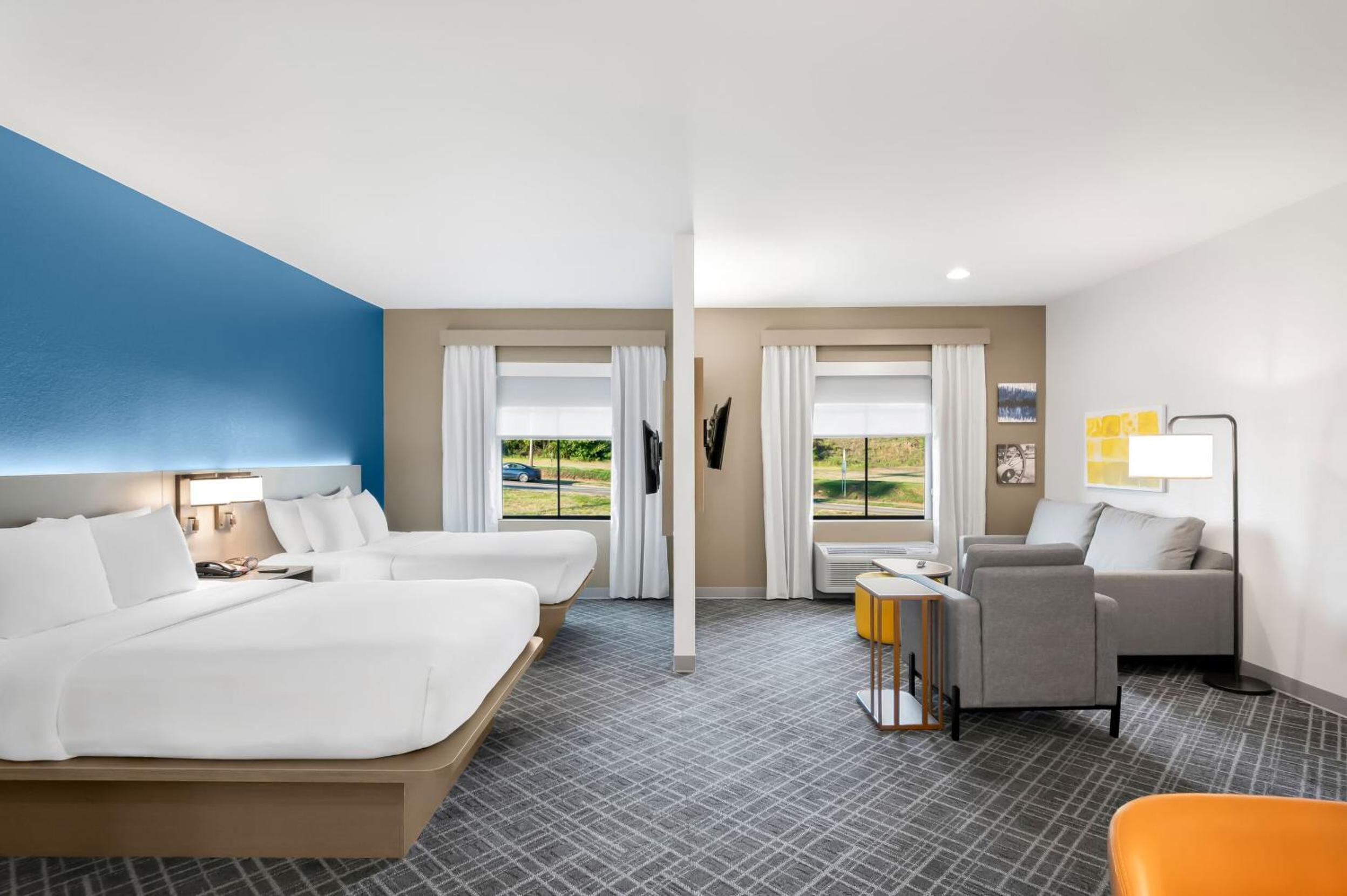 Superior Queen Room with Two Queen Beds - Non-Smoking photo 2