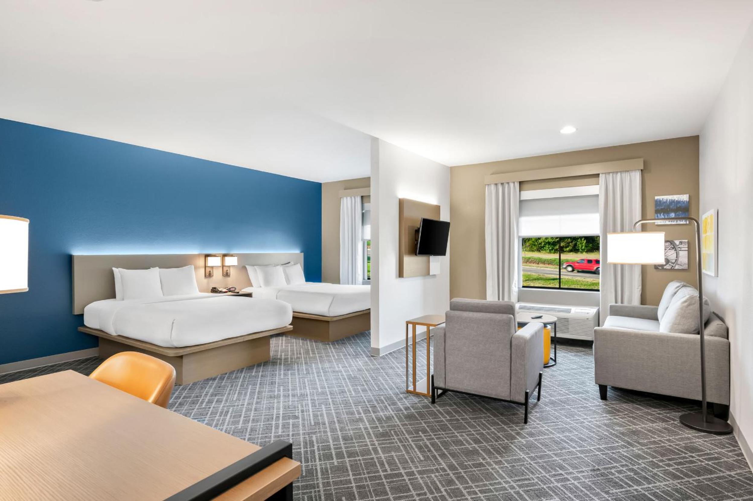 Superior Queen Room with Two Queen Beds - Non-Smoking photo 3