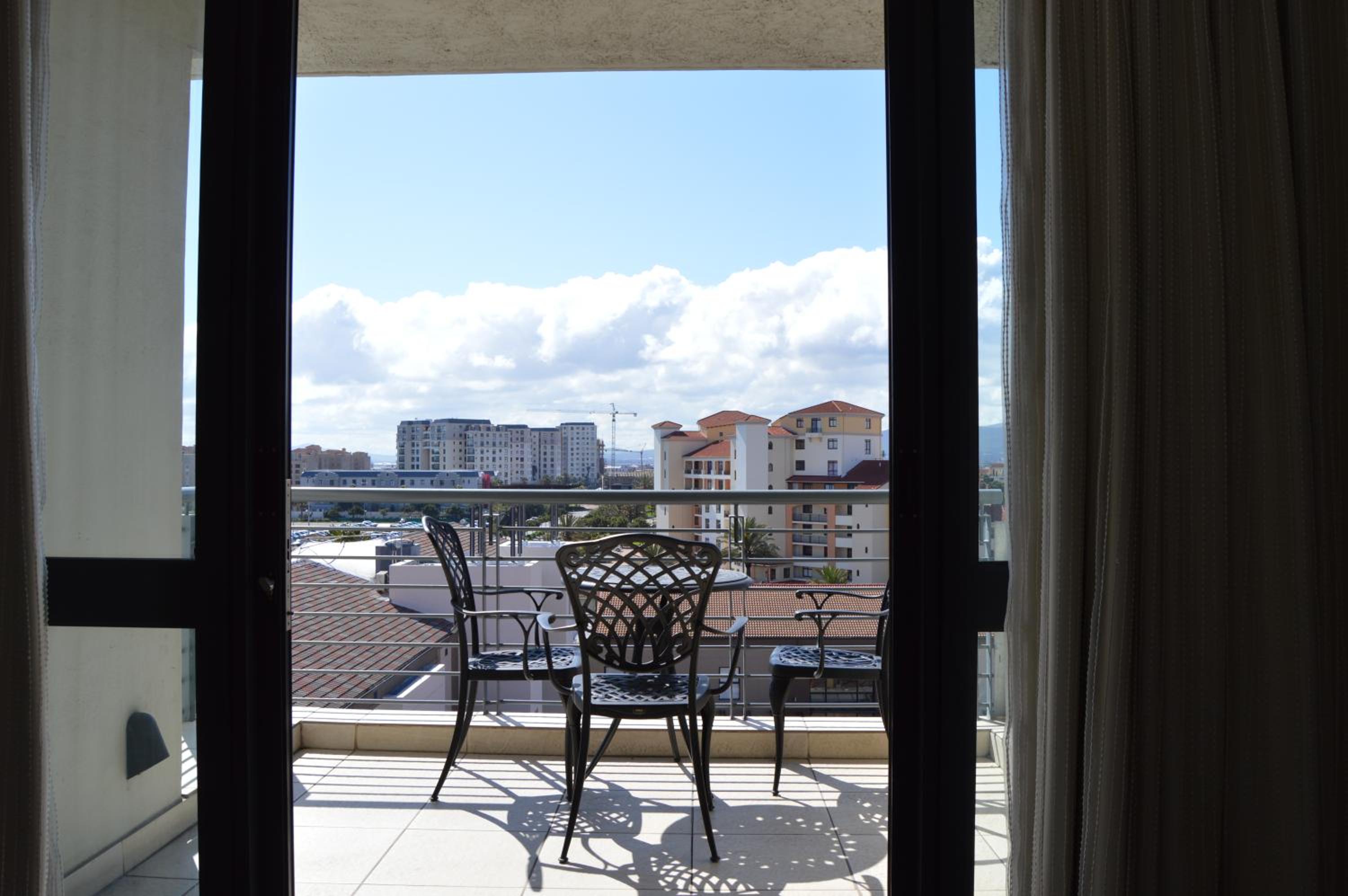 Two-Bedroom Penthouse Apartment - Photo 6