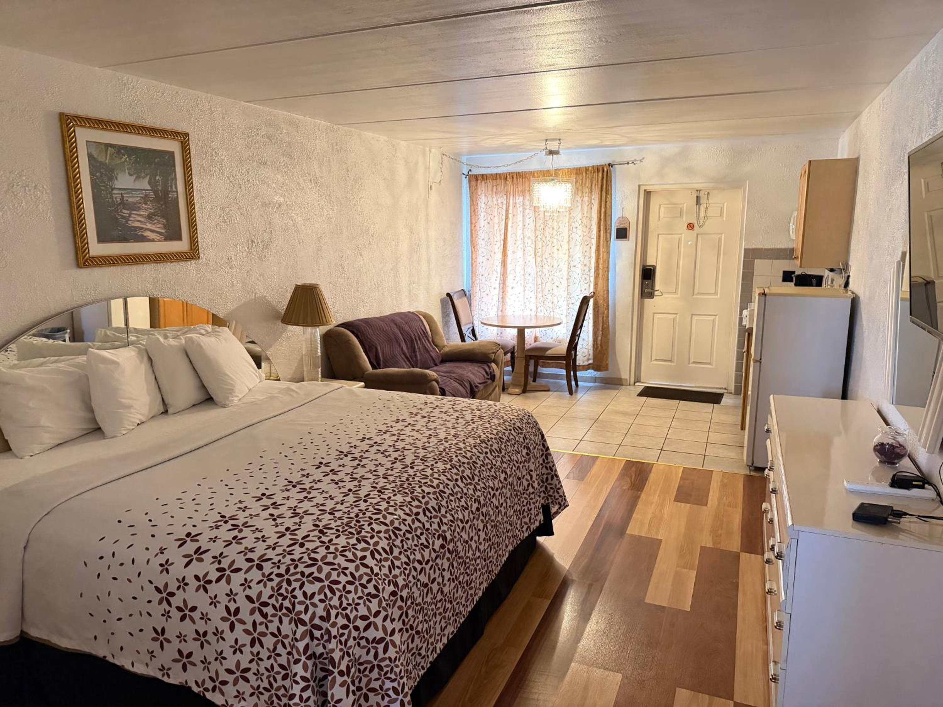 Standard King Room - Photo 1