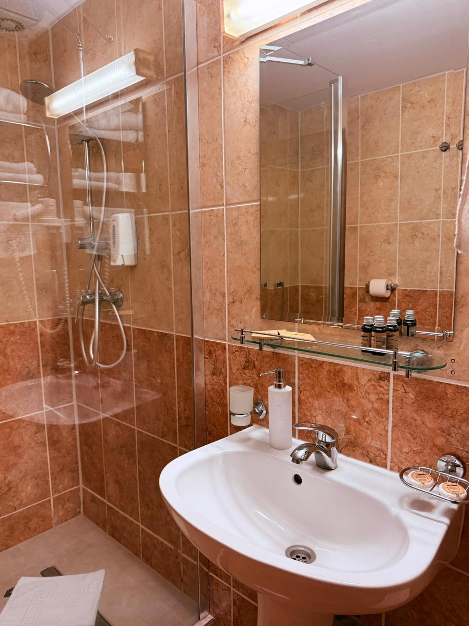 Superior Twin Room - Photo 10