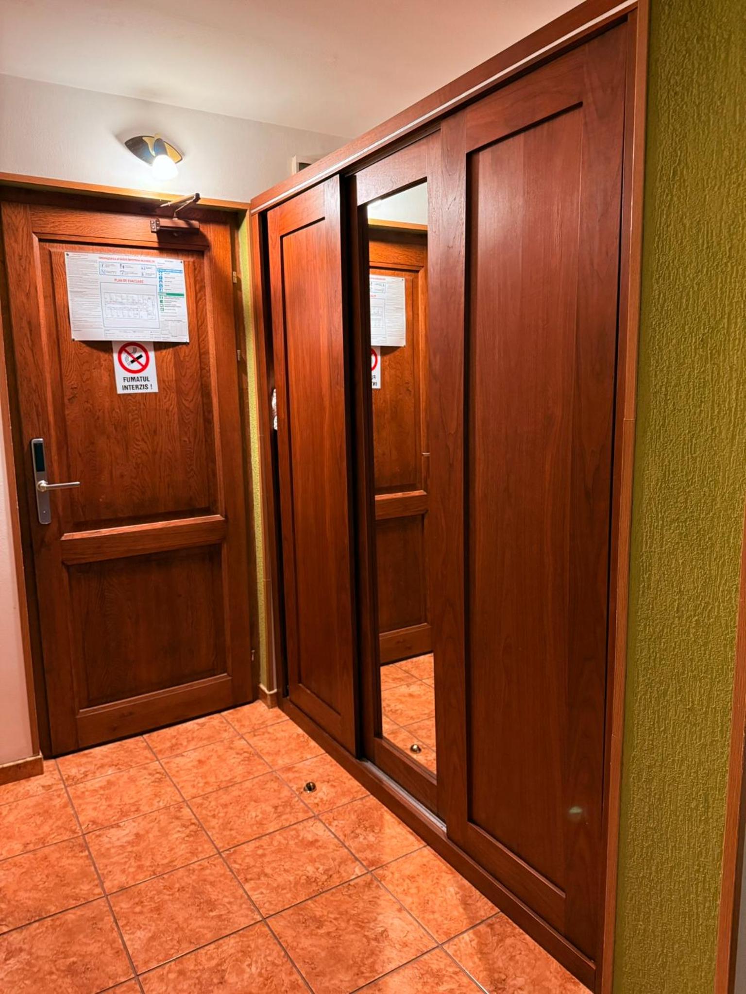 Standard King Room - Photo 6