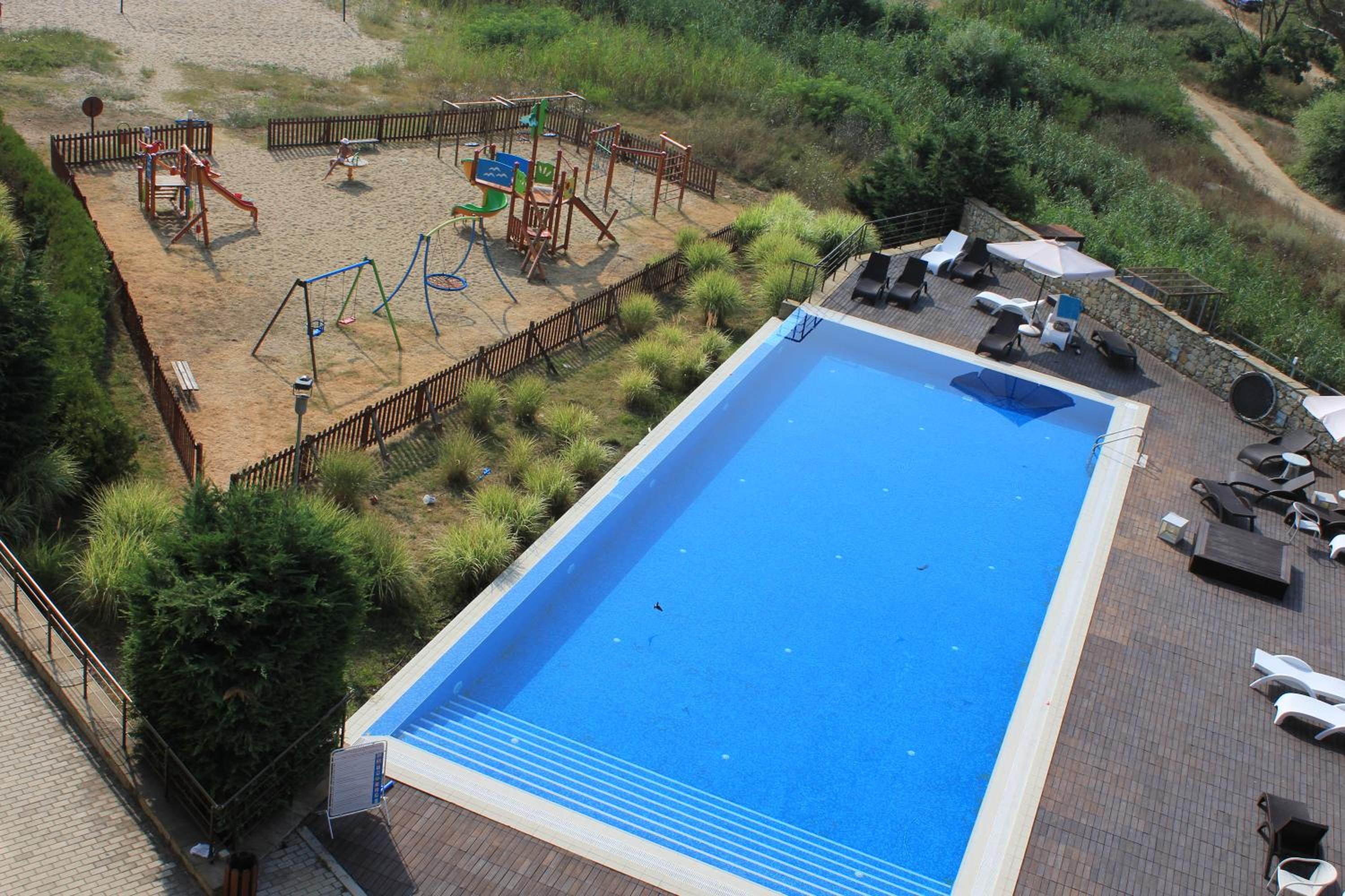 One-Bedroom Apartment with Sea and Pool View photo 2