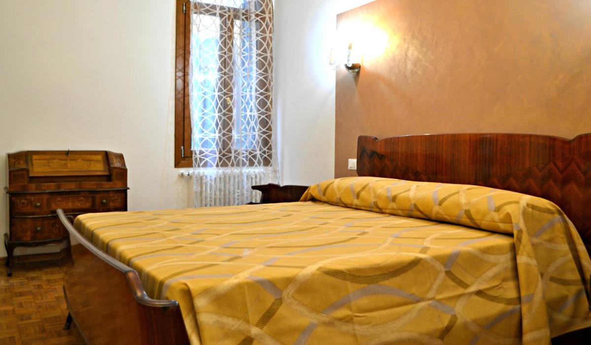 Double Room with Private Bathroom photo 2