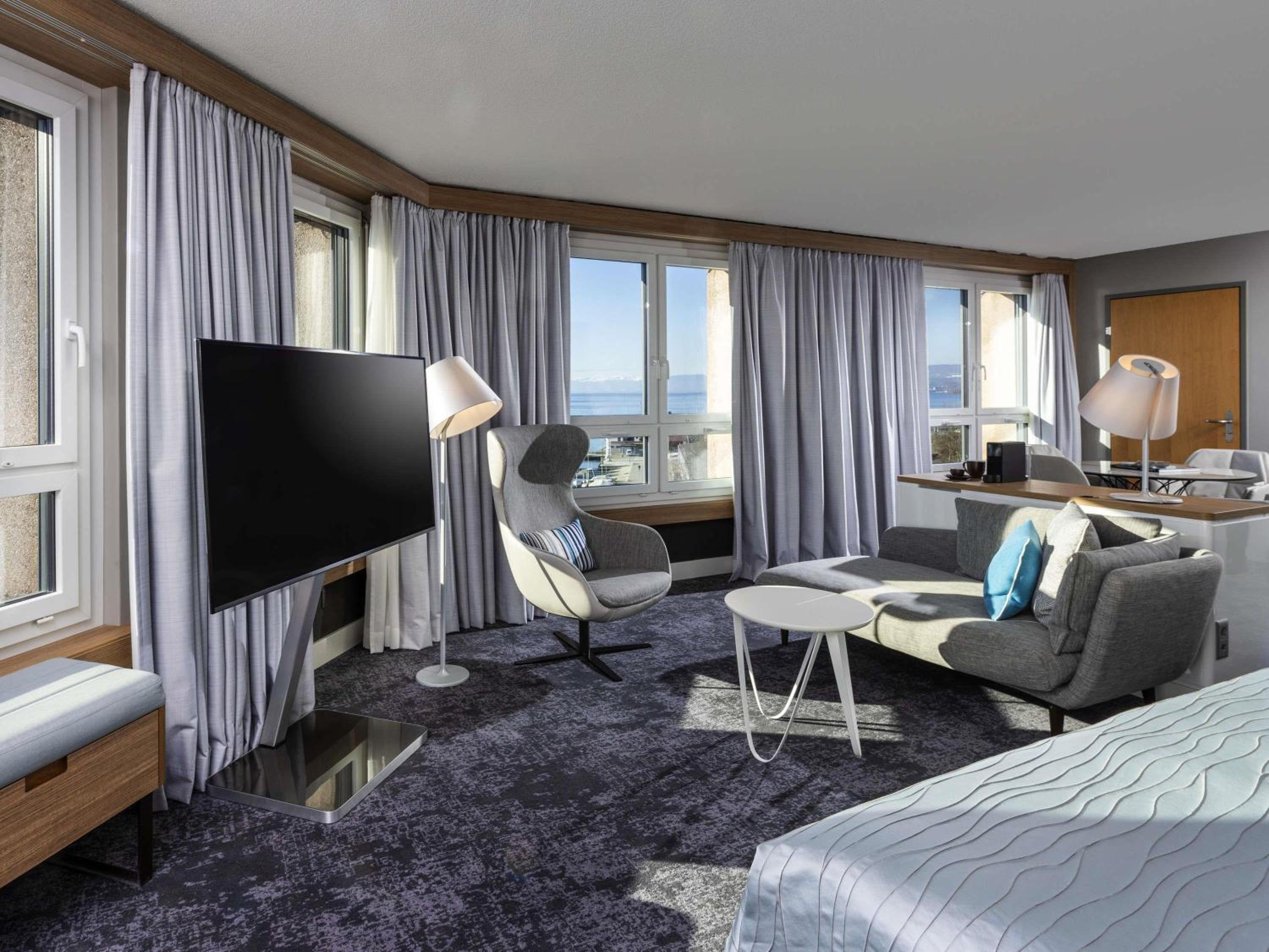 Junior Suite with Lake View - Photo 1