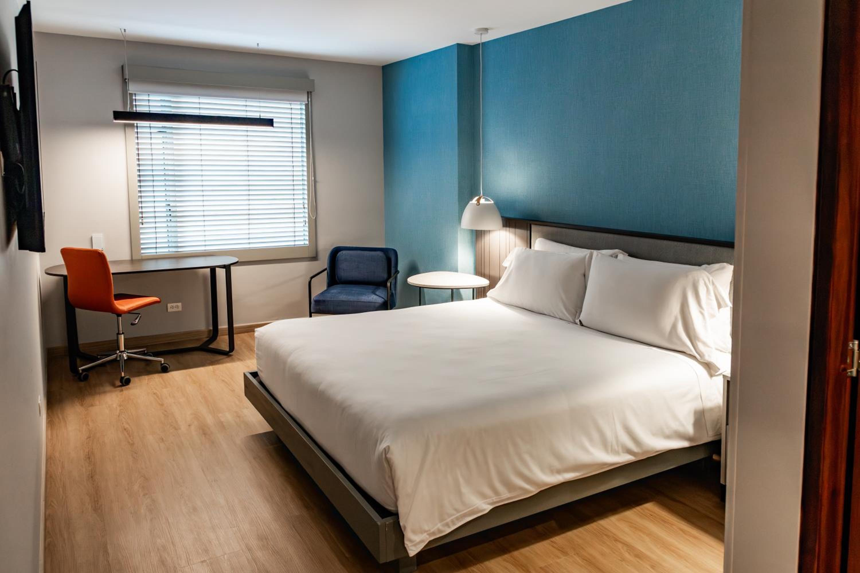 Deluxe King Room photo 3