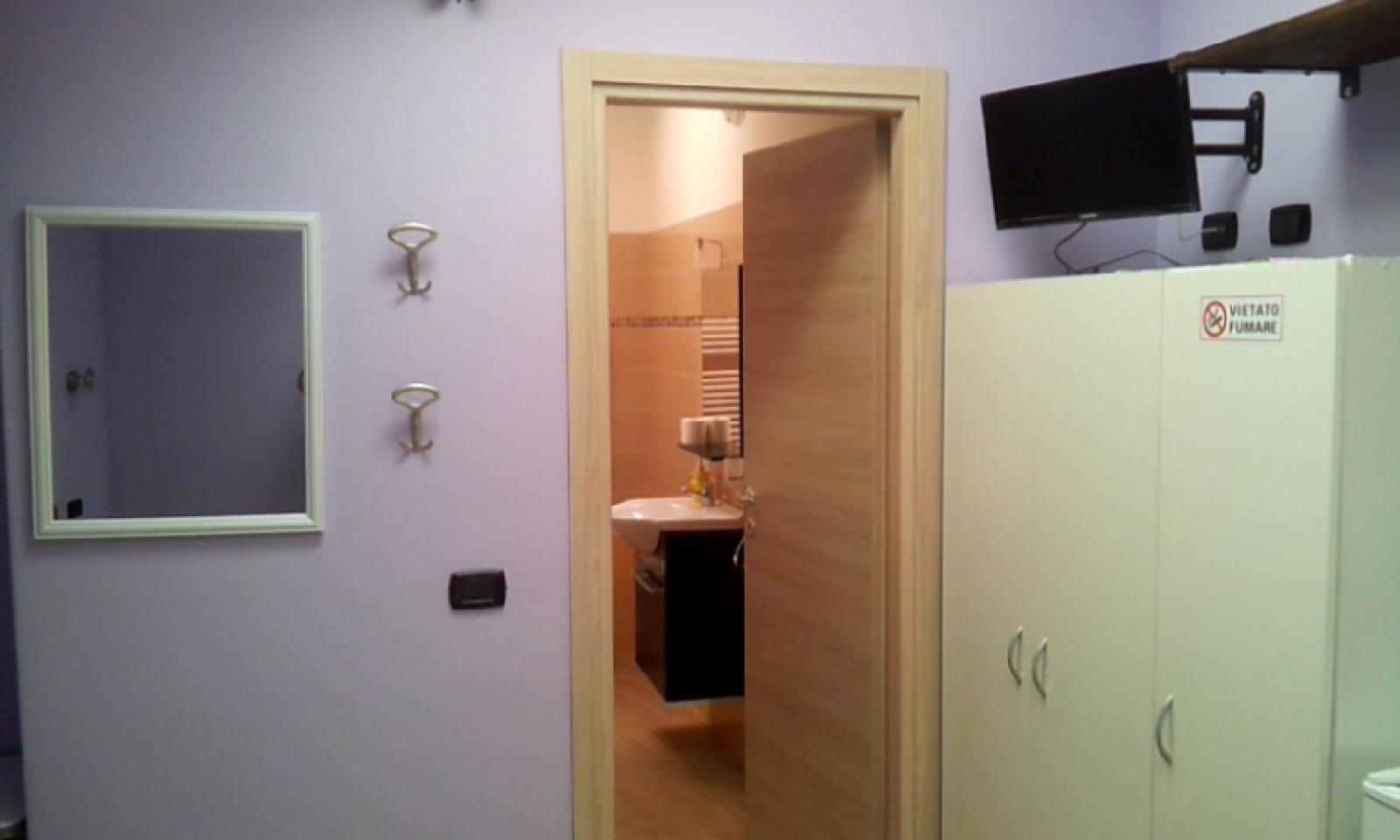 Double Room - Photo 11