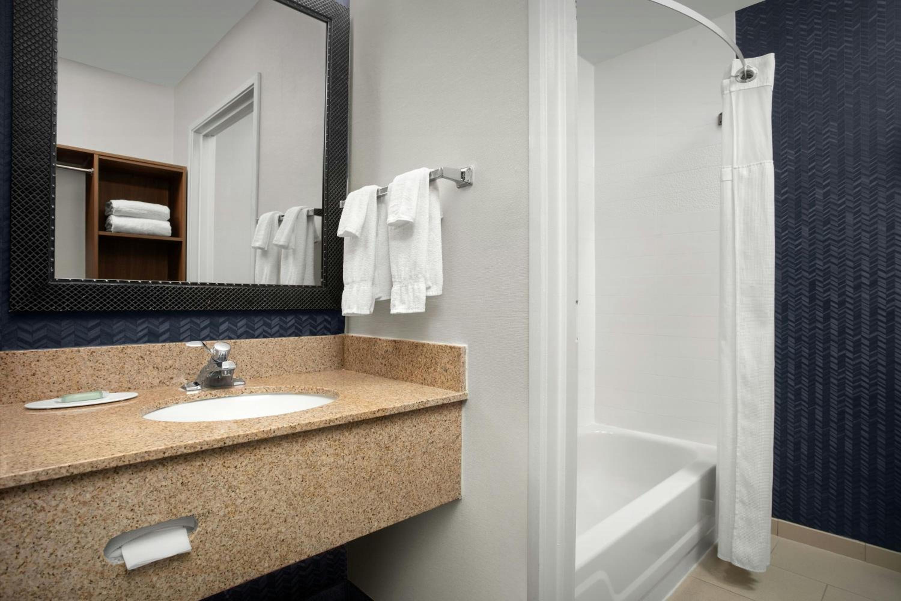 Queen Room with Two Queen Beds - Hearing Accessible - Photo 5