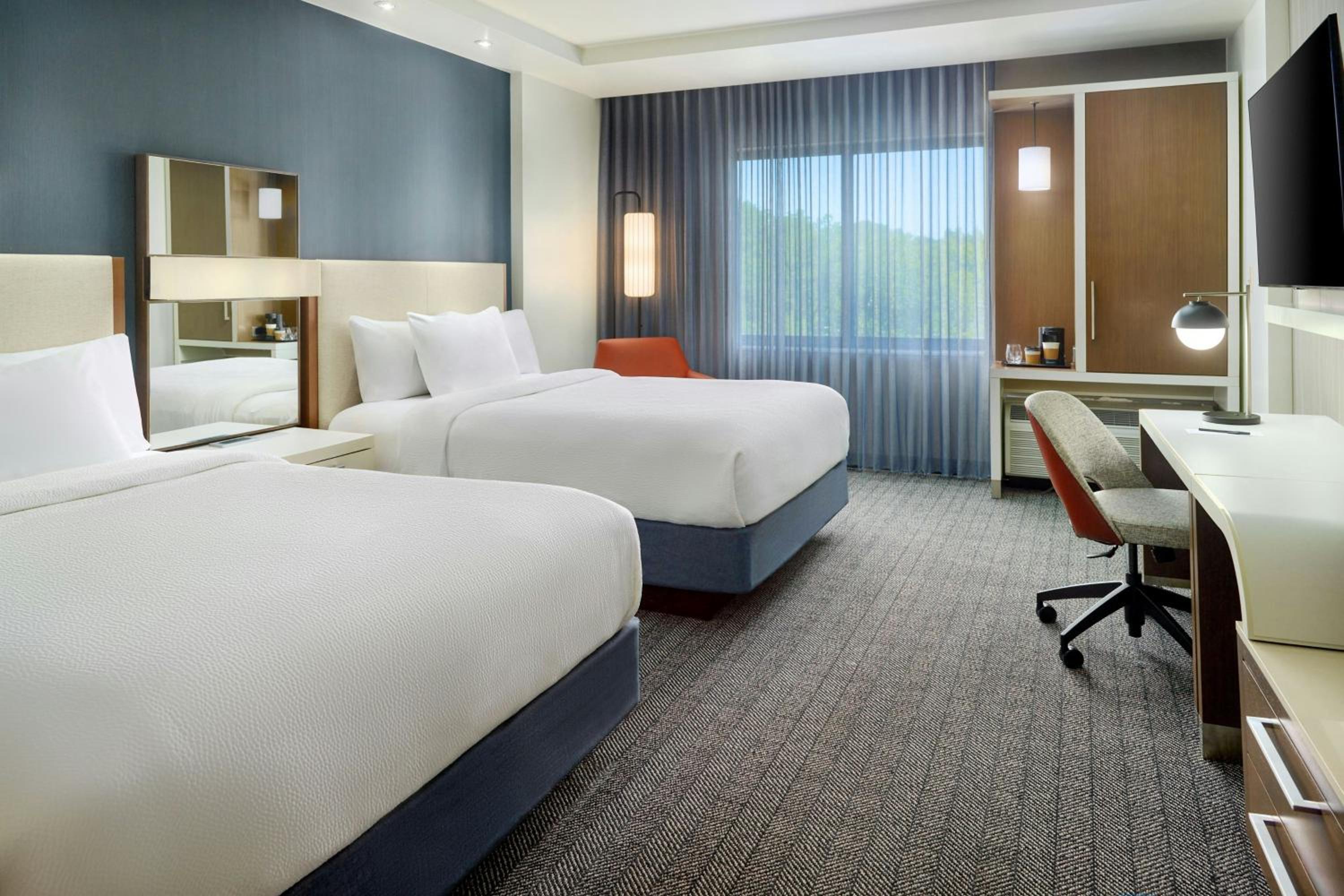 Queen Room with Two Queen Beds and Bathtub - Mobility Access/Hearing Accessible