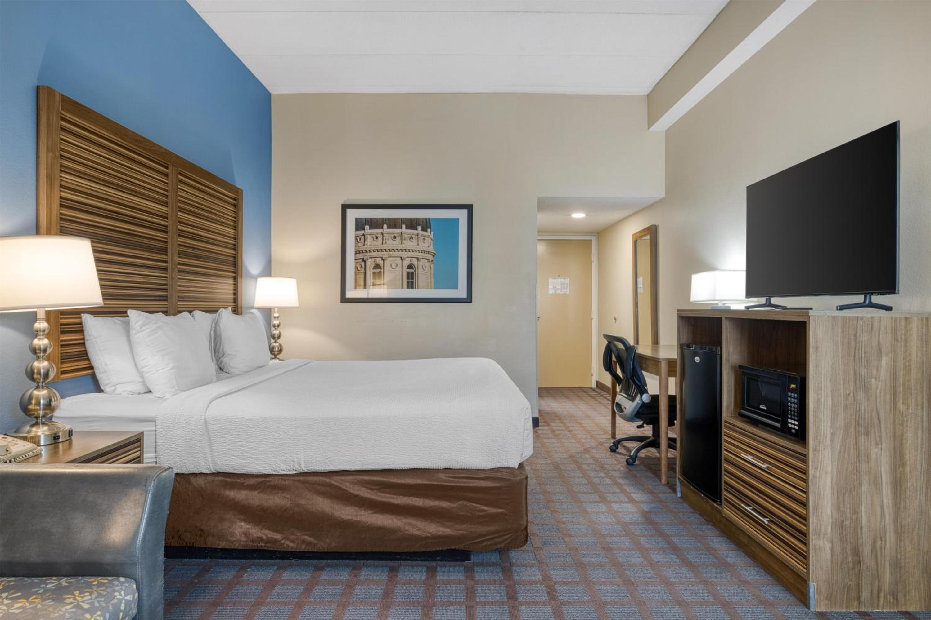 One-Bedroom King Suite - Non-Smoking