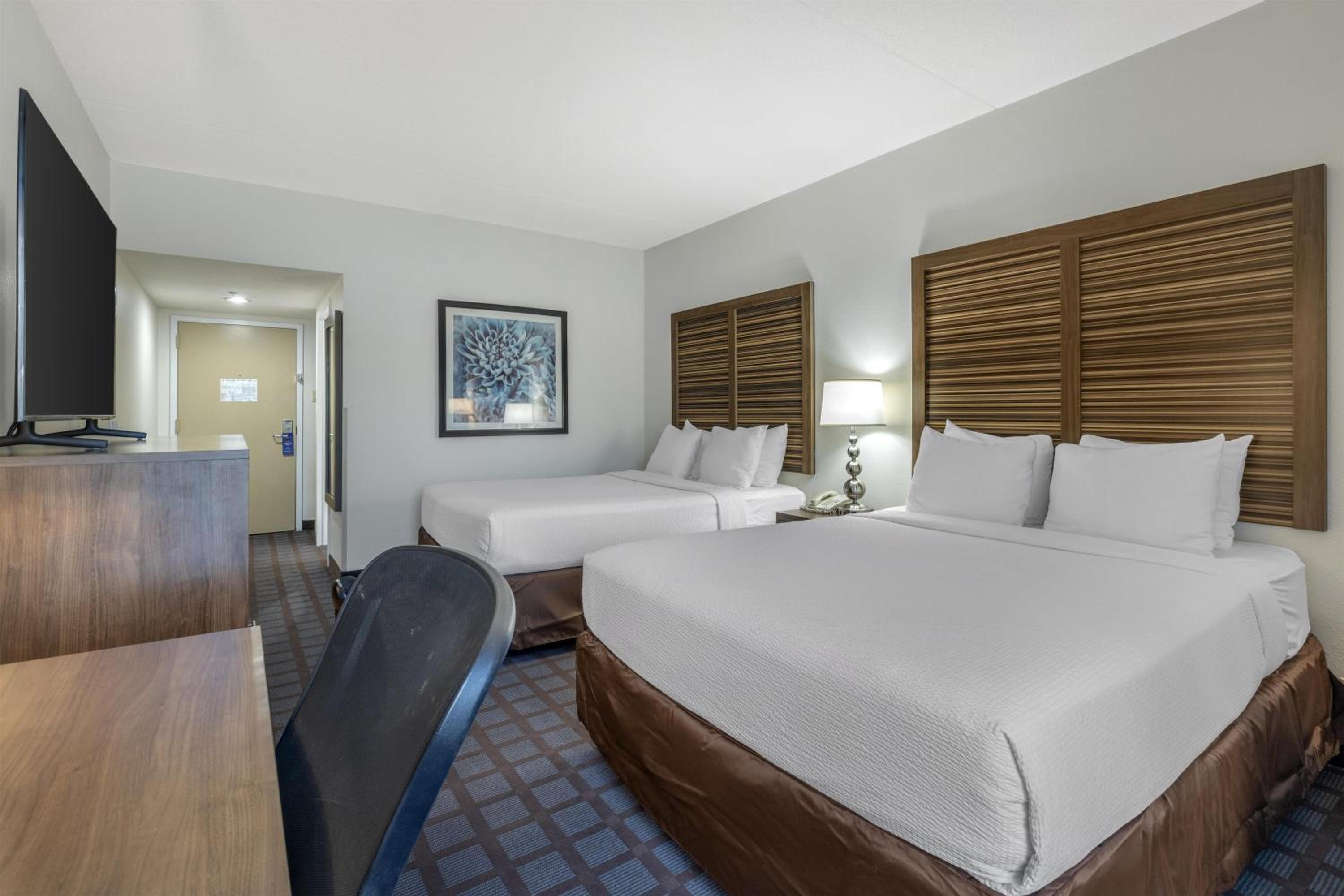 Queen Room with Two Queen Beds and Sofa Bed - Non-Smoking