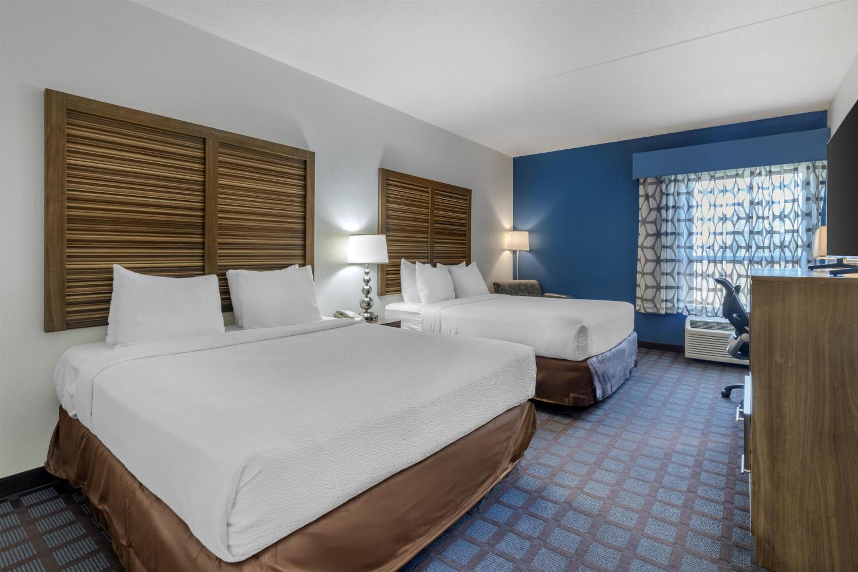 Queen Room with Two Queen Beds and Sofa Bed - Non-Smoking