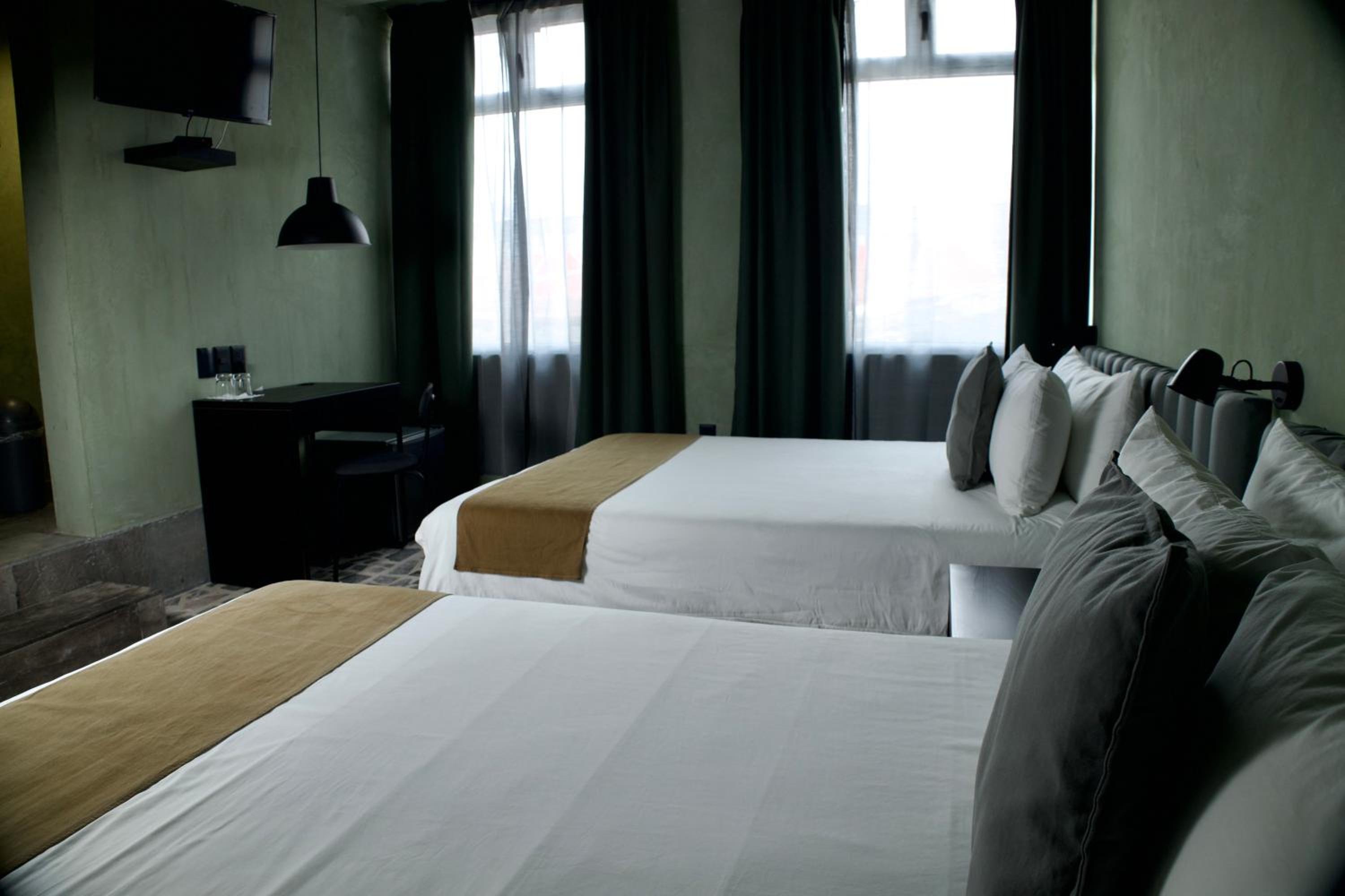Doppelzimmer mit zwei Doppelbetten