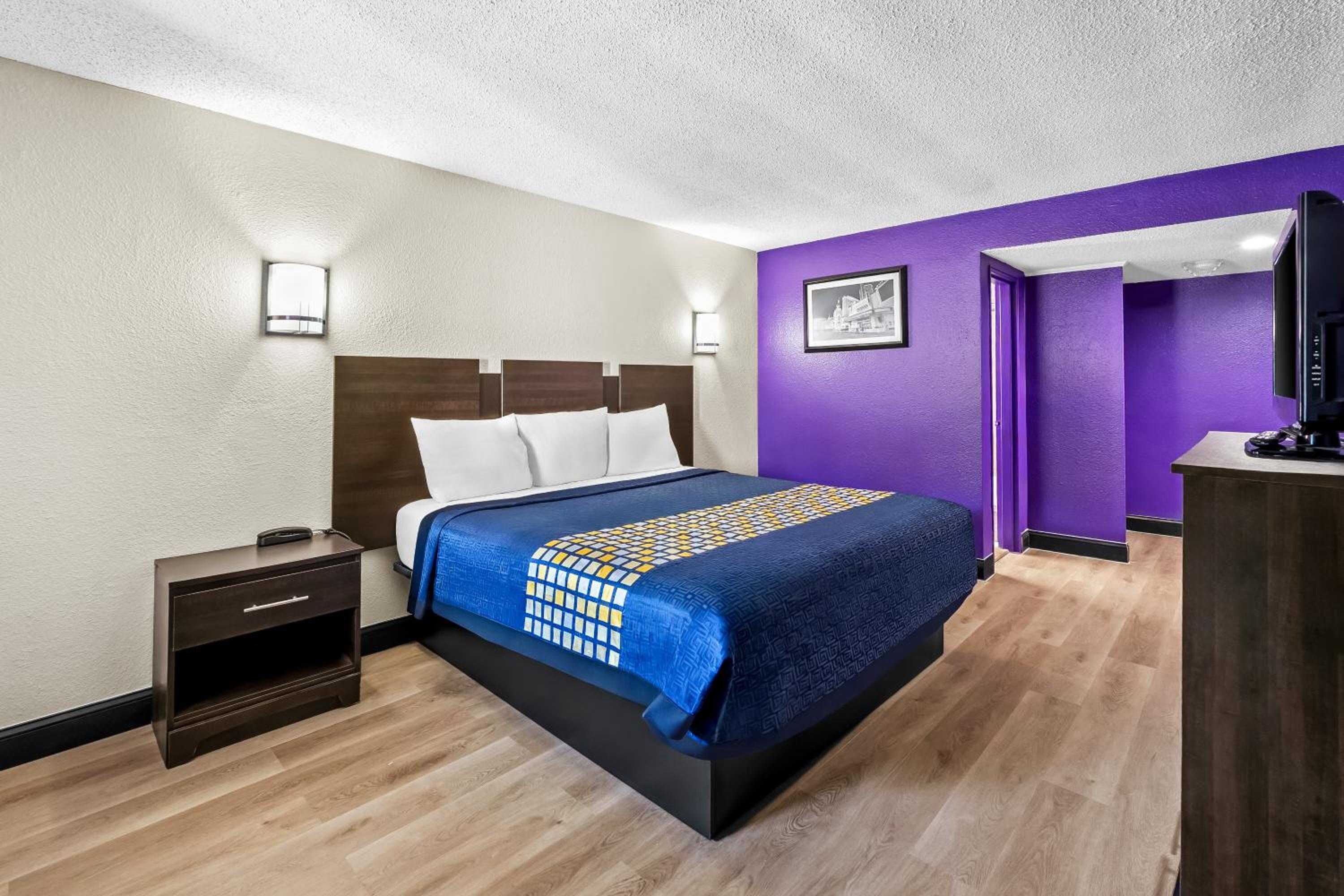 Deluxe King Room photo 2