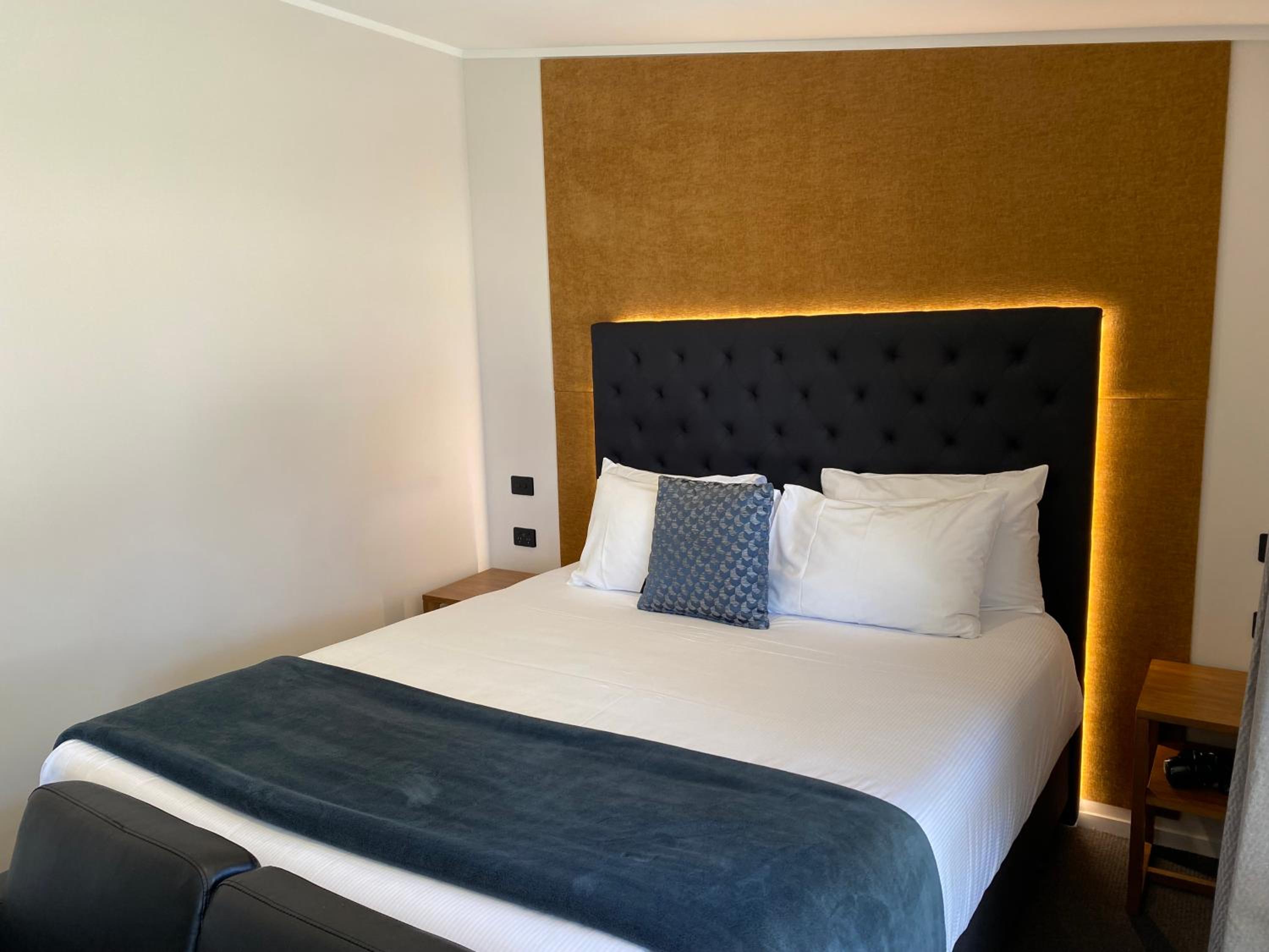 One-Bedroom Deluxe Apartment