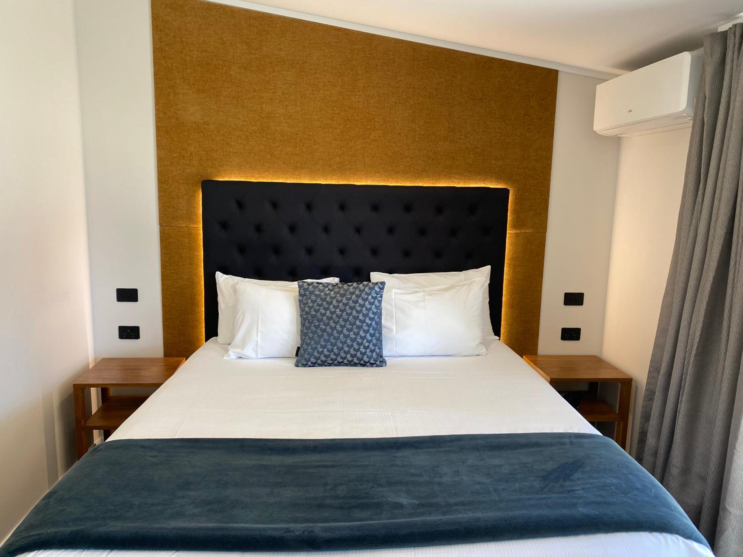 One-Bedroom Deluxe Apartment