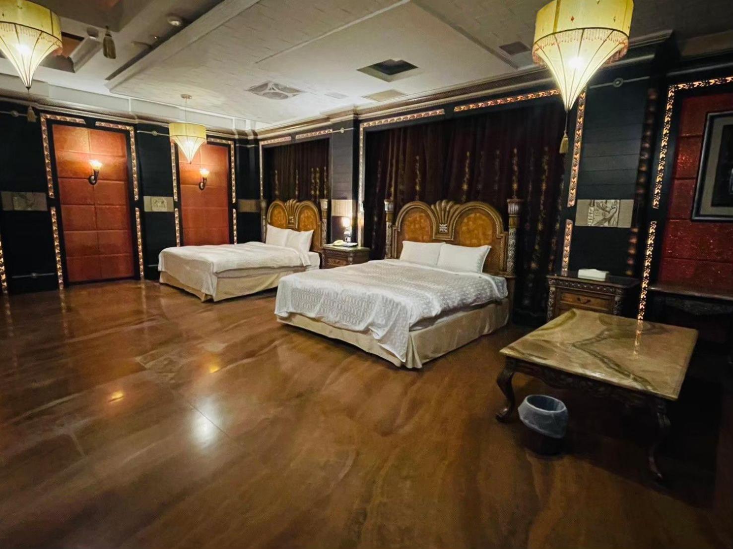 Superior Queen Room with Two Queen Beds photo 1
