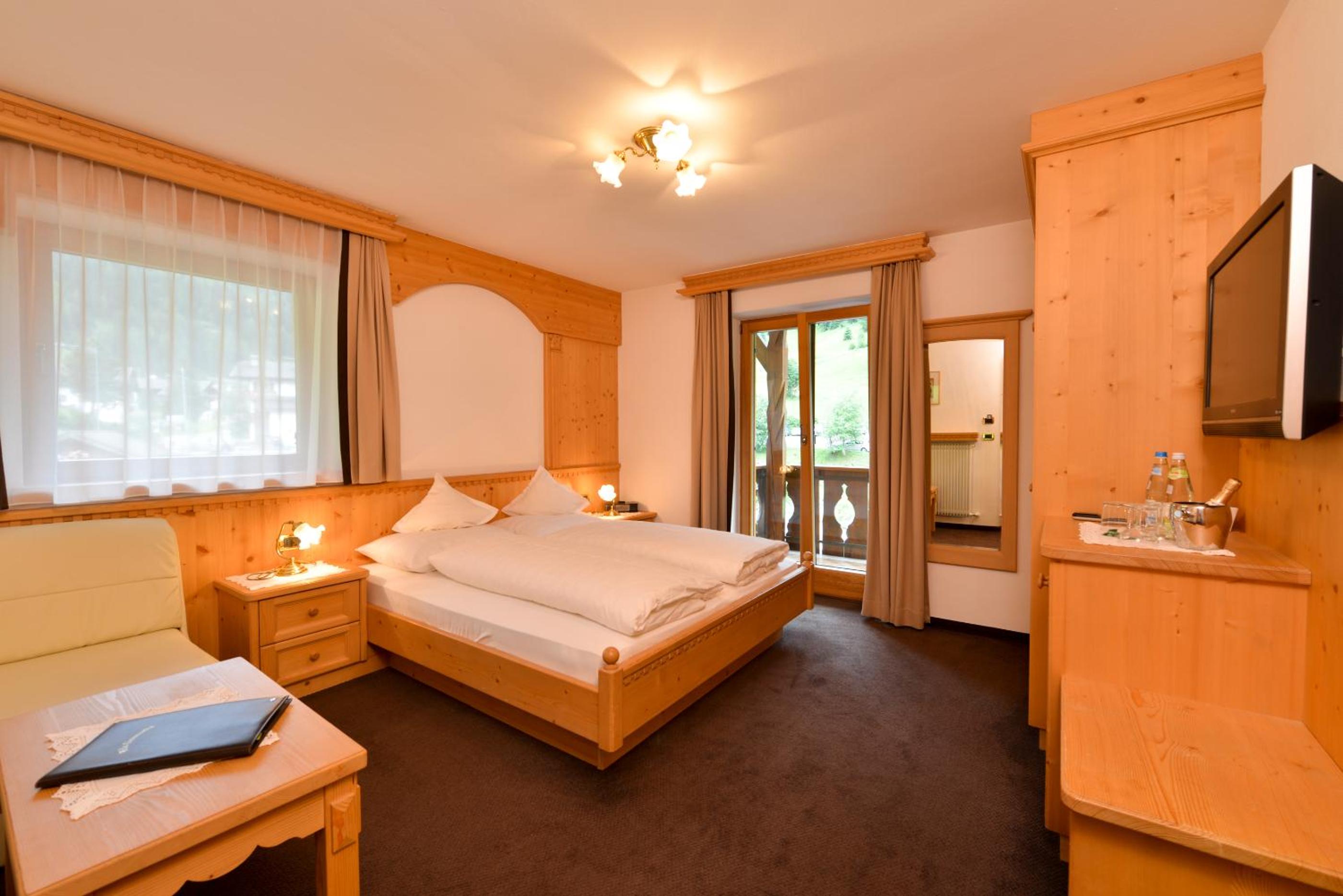 Superior Double Room with Balcony - Photo 1