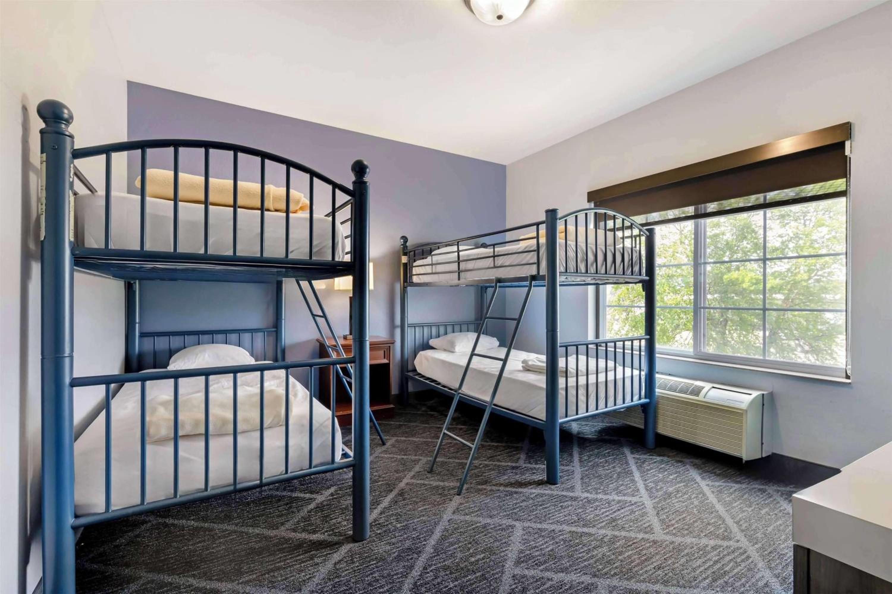 Family Suite with One King Bed and Two Twin Bunk Beds - Non-Smoking - Photo 4