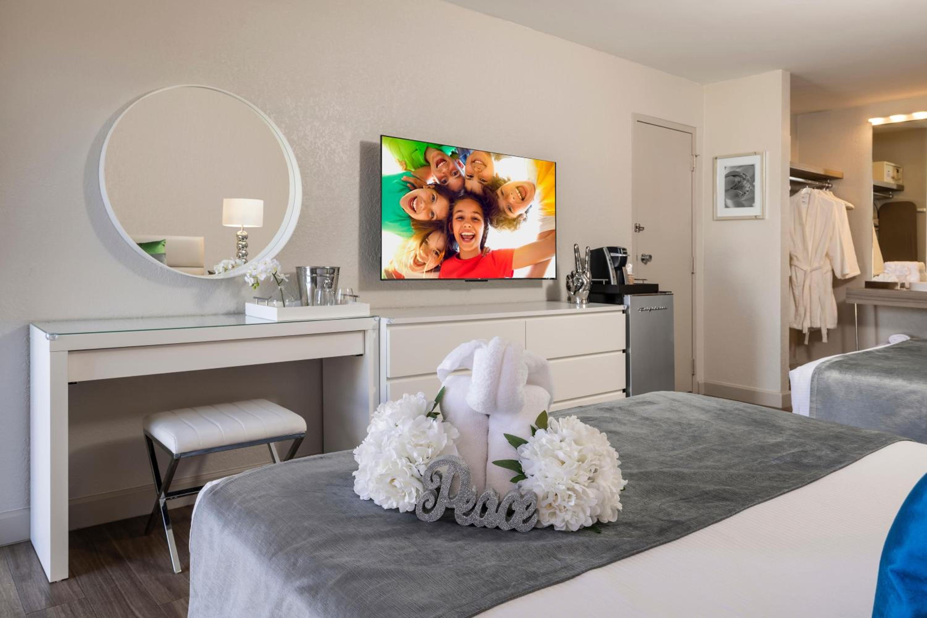 Elite Queen Room with Two Queen Beds - Mobility and Hearing Accessible/Non-Smoking photo 1
