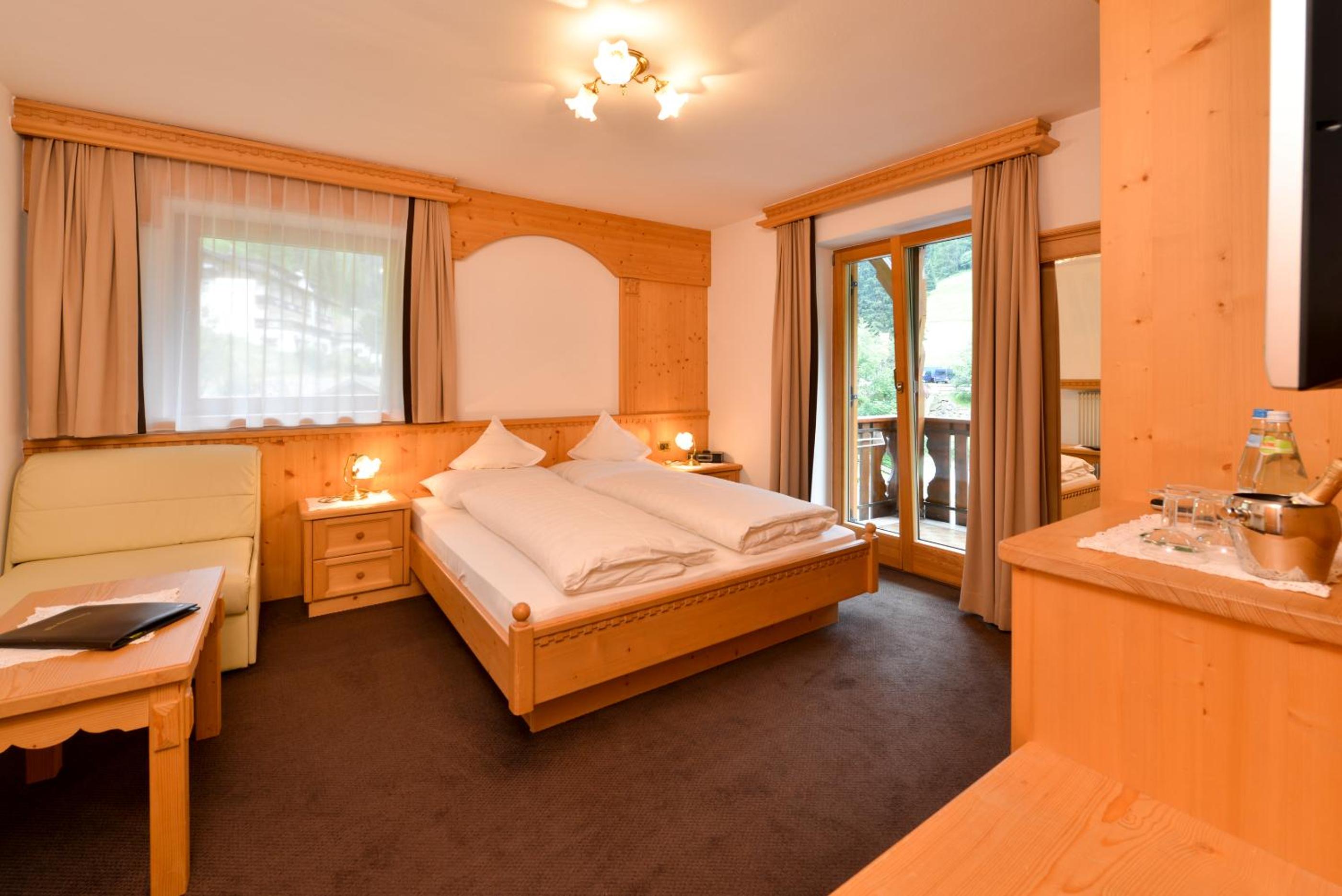 Superior Double Room with Balcony - Photo 15