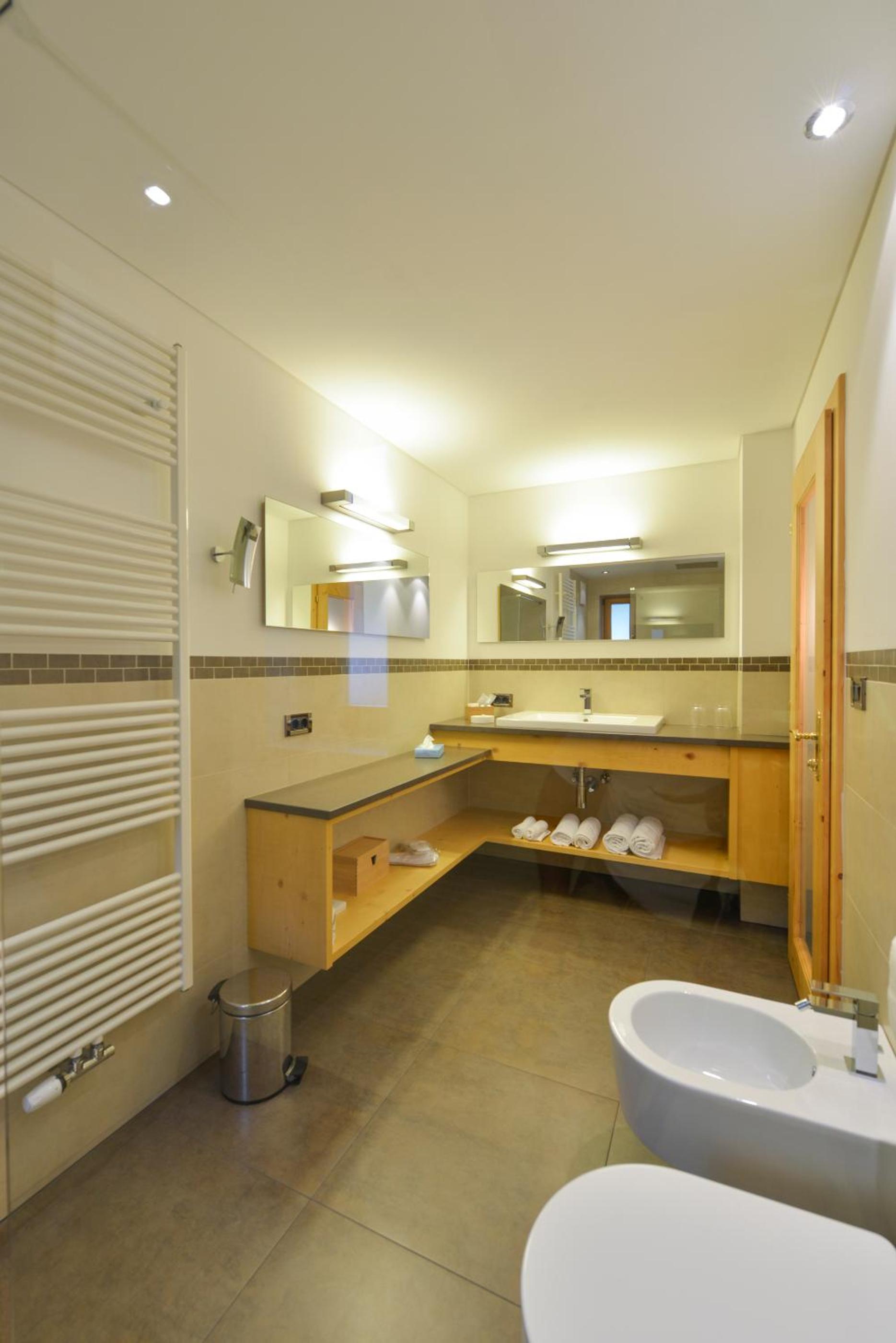 Superior Double Room with Balcony - Photo 12