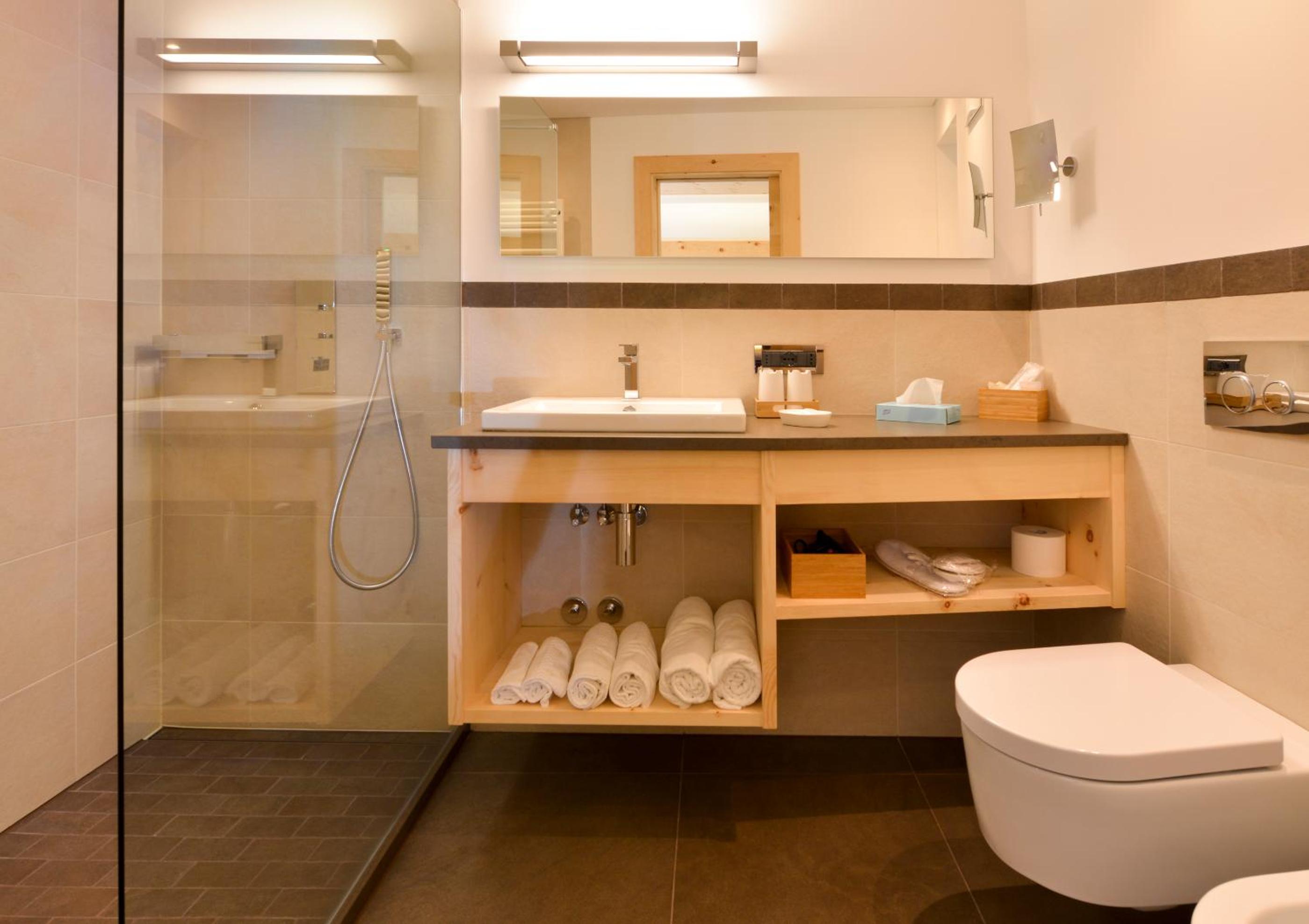 Superior Double Room with Balcony - Photo 11