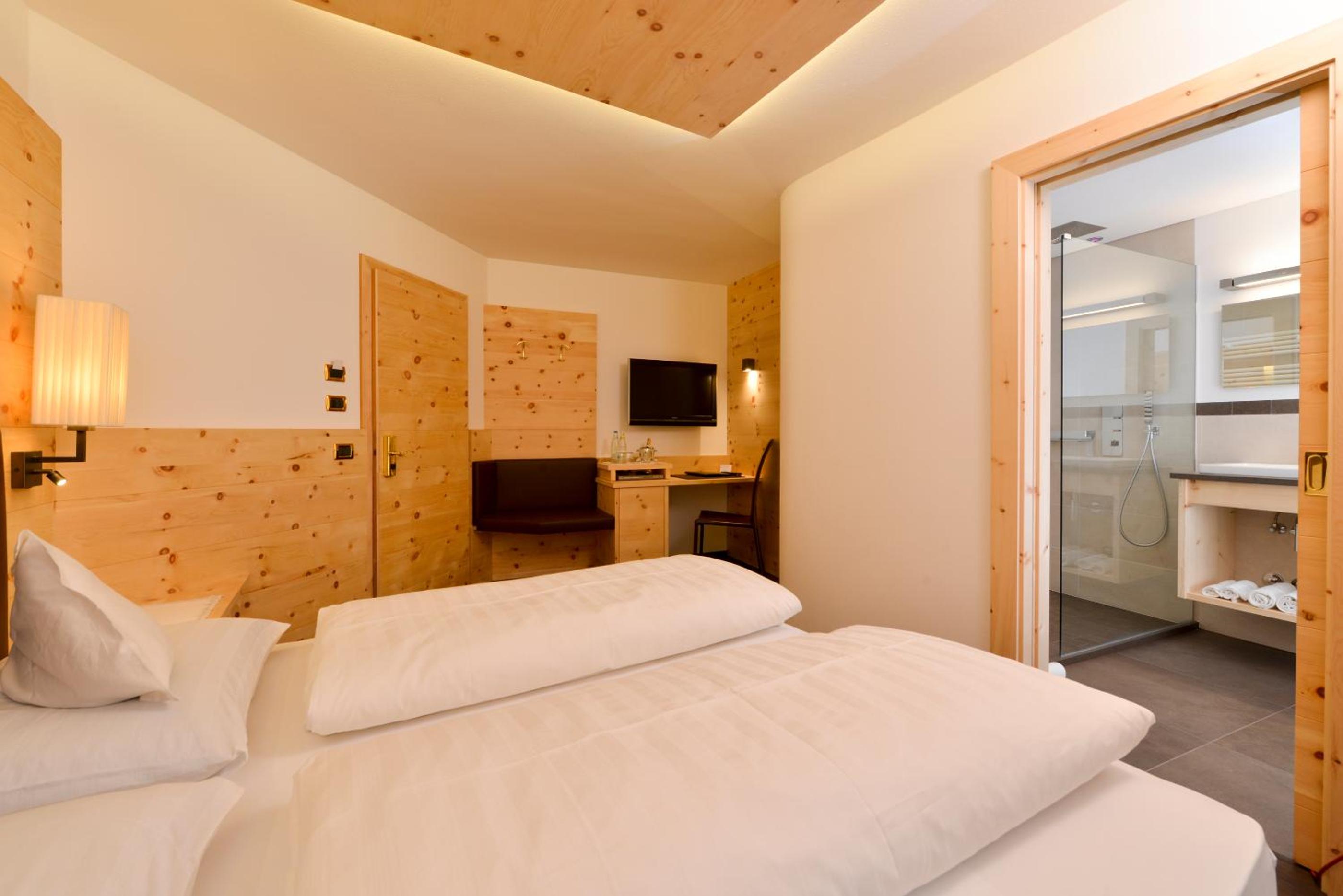 Superior Double Room with Balcony - Photo 5